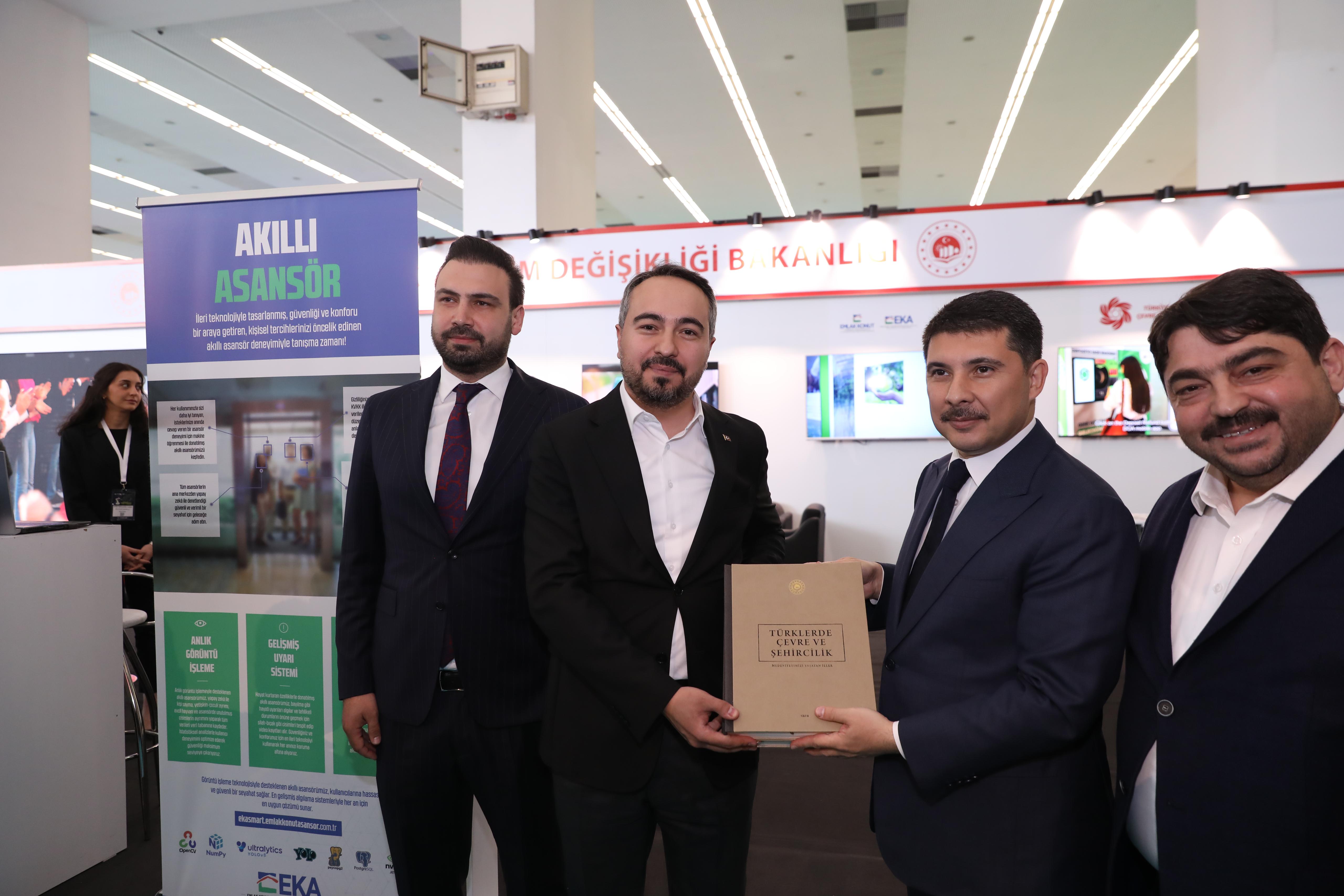 CUMHURBAŞKANLIĞI ÖZEL KALEM MÜDÜRÜ PROF. DR. HASAN DOĞAN STANDIMIZI ZİYARET ETTİ