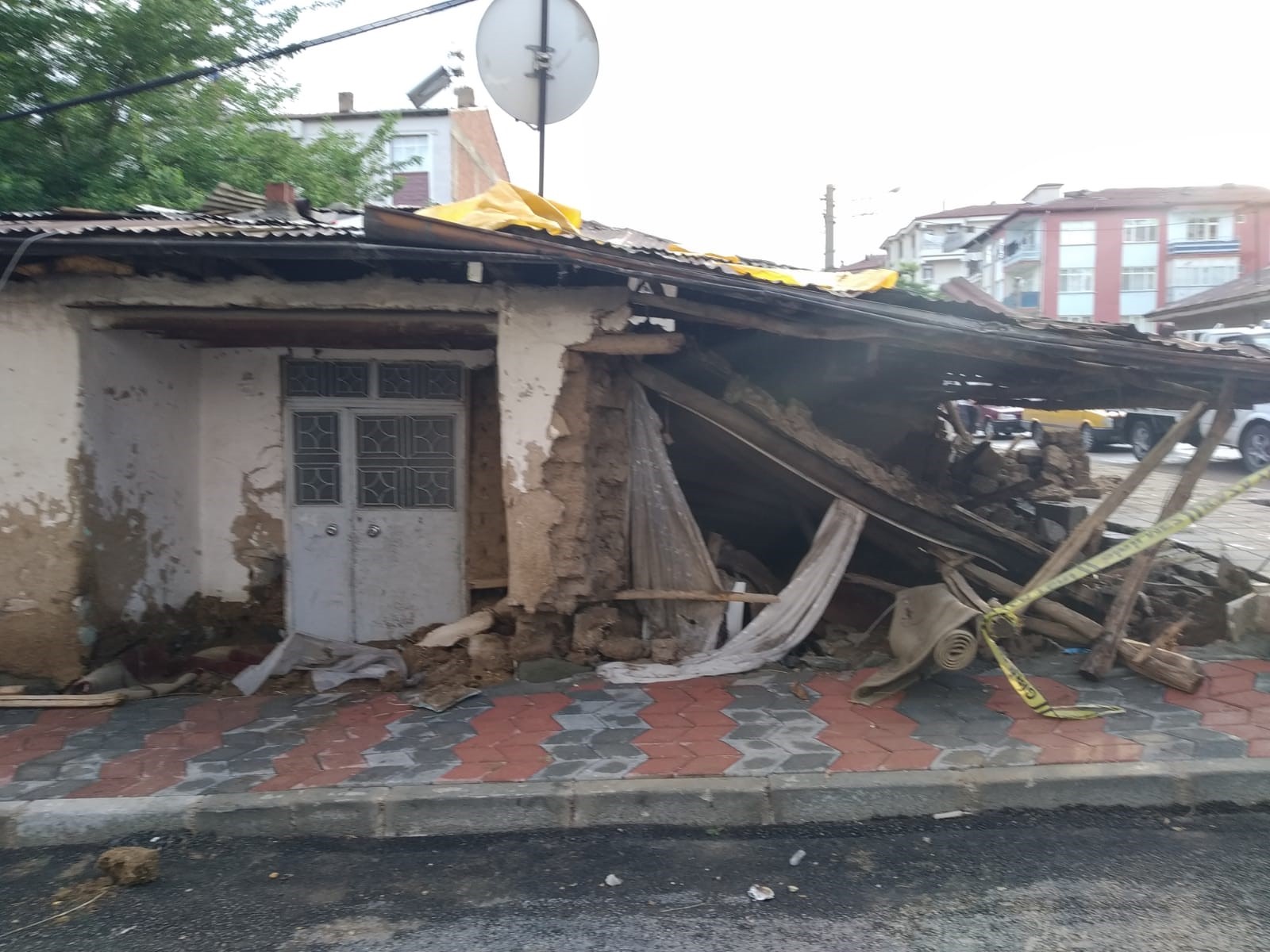 Elazığ`da Şiddetli Sağanak Yağış ve Dolu