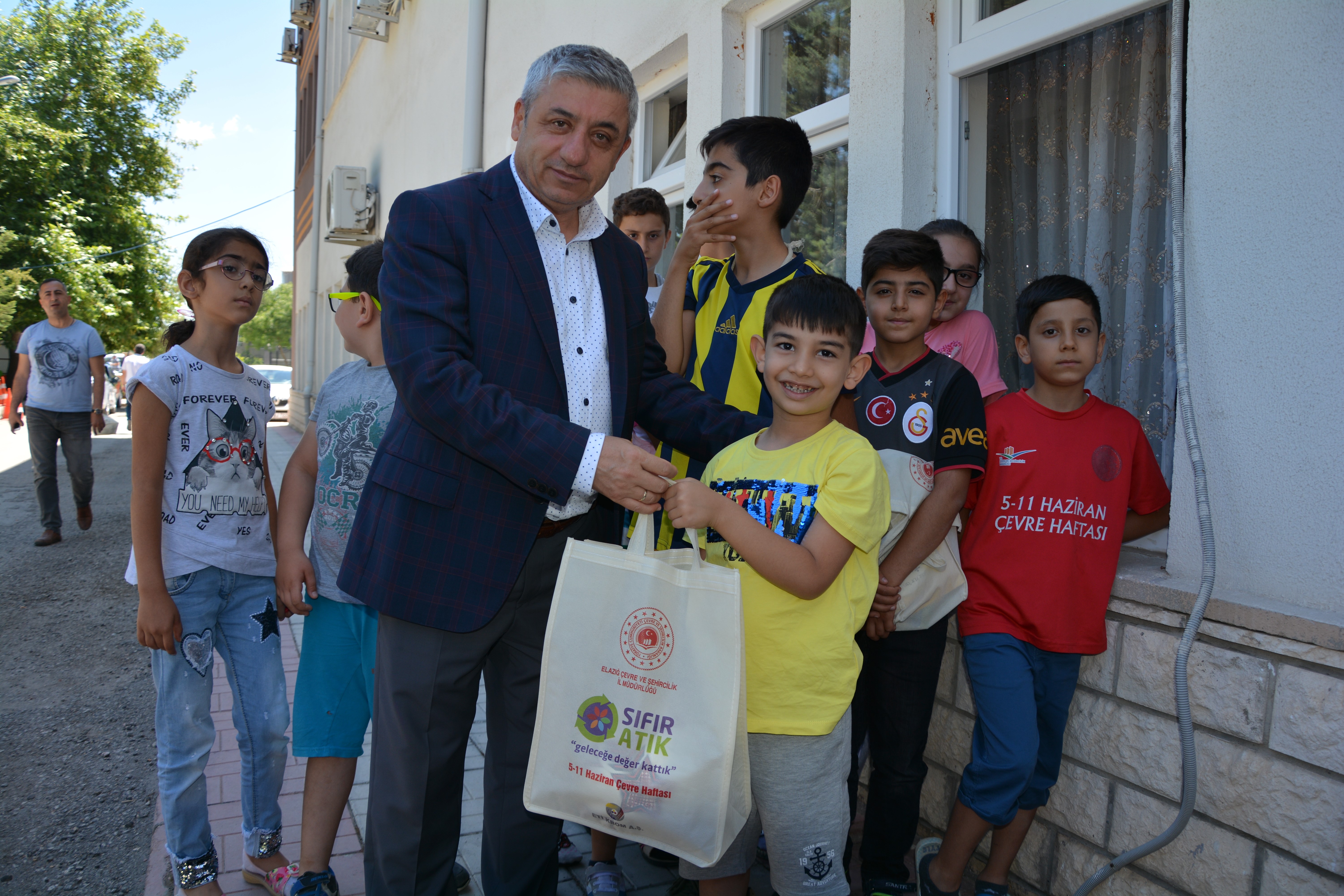 “Yarınlarımız İçin Bilinçli İnsan Temiz Çevre”  sloganıyla gerçekleştirdiğimiz çevre etkinliklerimiz devam ediyor.