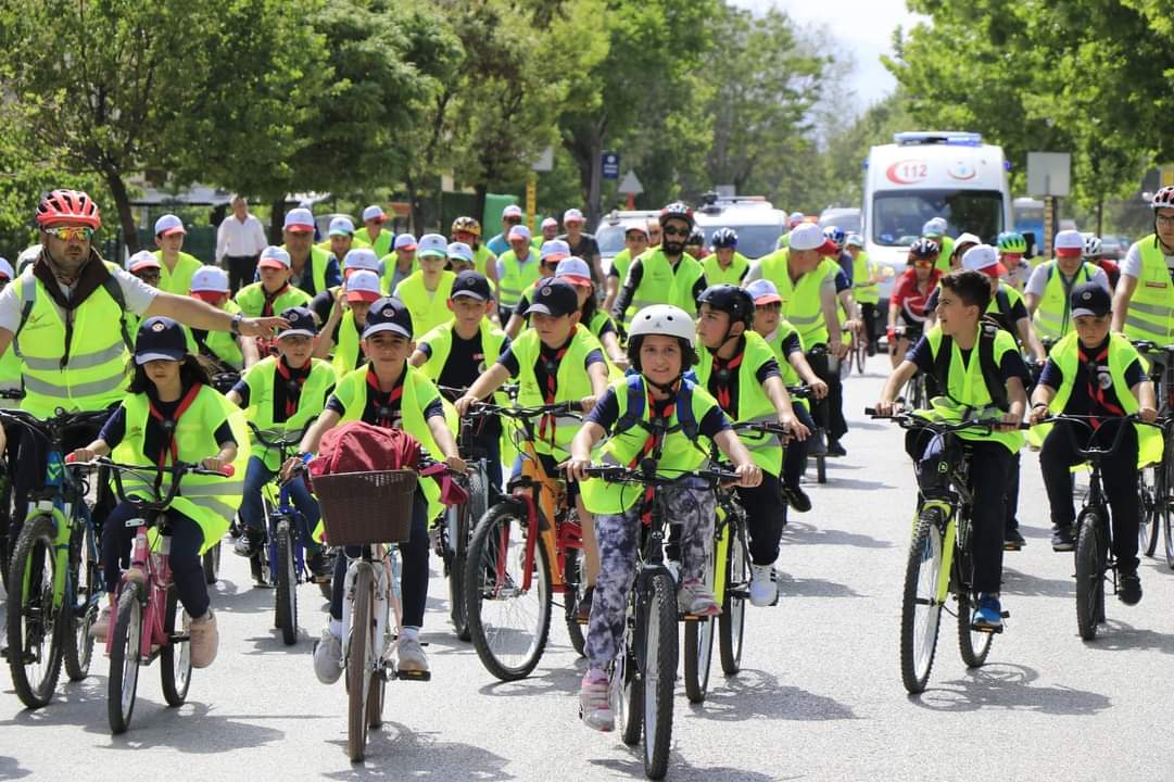 1-7 Haziran Türkiye Çevre Haftası Etkinlikleri Kapsamında Çevre Dostu Bir Yaşam İçin Bisiklet Turu Etkinliğimizi Gerçekleştirdik