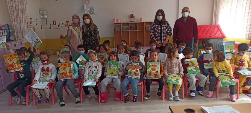 Binali Yıldırım Ortaokulu Ana Sınıfı Öğrencilerine Sıfır Atık Projesi Ve Geri Dönüşümün Önemi Hakkında Eğitim Verilmiştir.