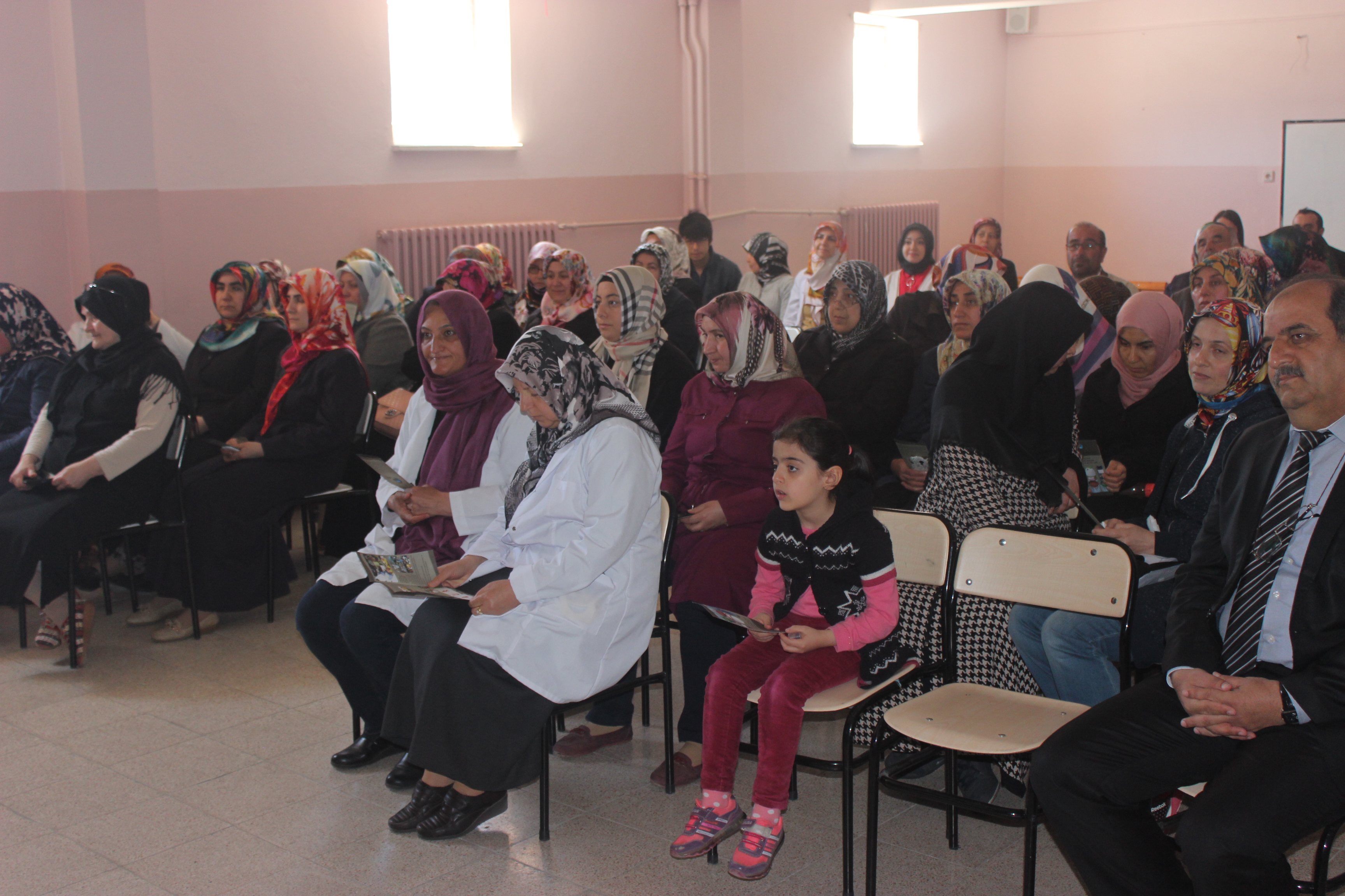 Melikşah İlkokulunda Öğrenci Velilerine “Atıkların Geri Dönüşümü” Sunumu