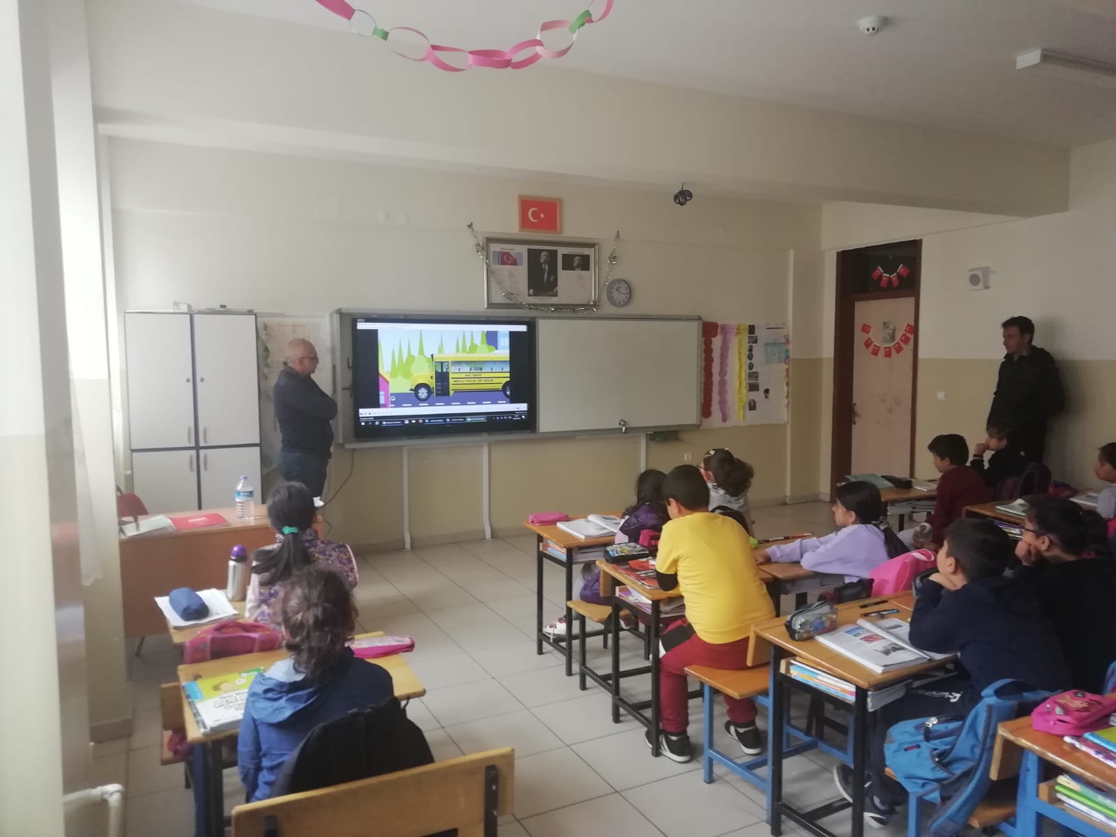 Munzur İlkokulu Müdürlüğü Personel, Öğretmen ve Öğrencilerine Sıfır Atık Projesi Eğitimi