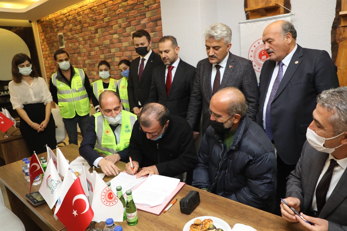 Sayın Valimiz Mehmet Makas, Çevre, Şehircilik ve İklim Değişikliği Bakanlığımız Kentsel Dönüşüm Görüşme Ofisini Ziyaret Etti