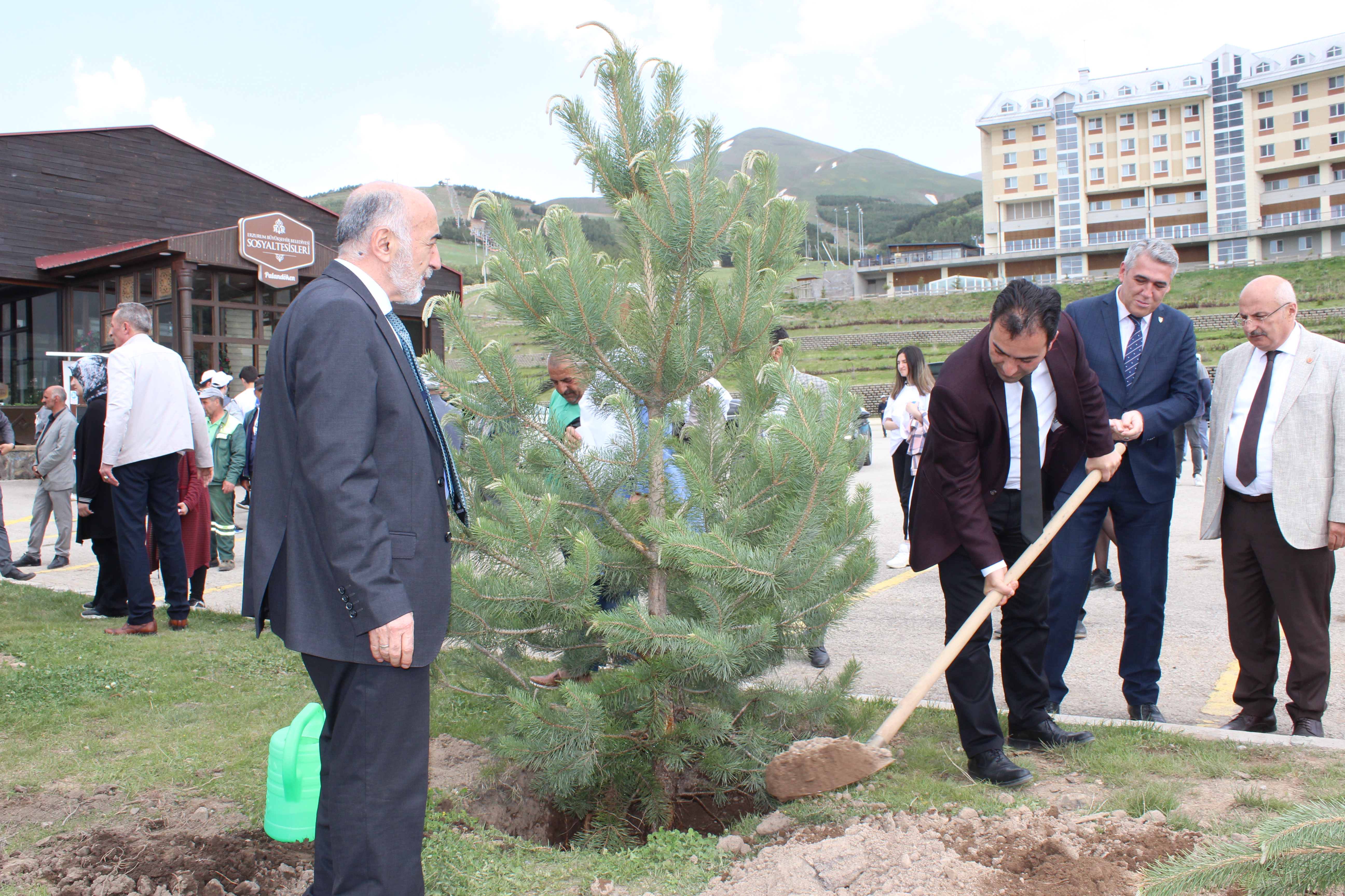 Dünya Çevre Haftası Kapsamında Fidan Dikimi Etkinliği