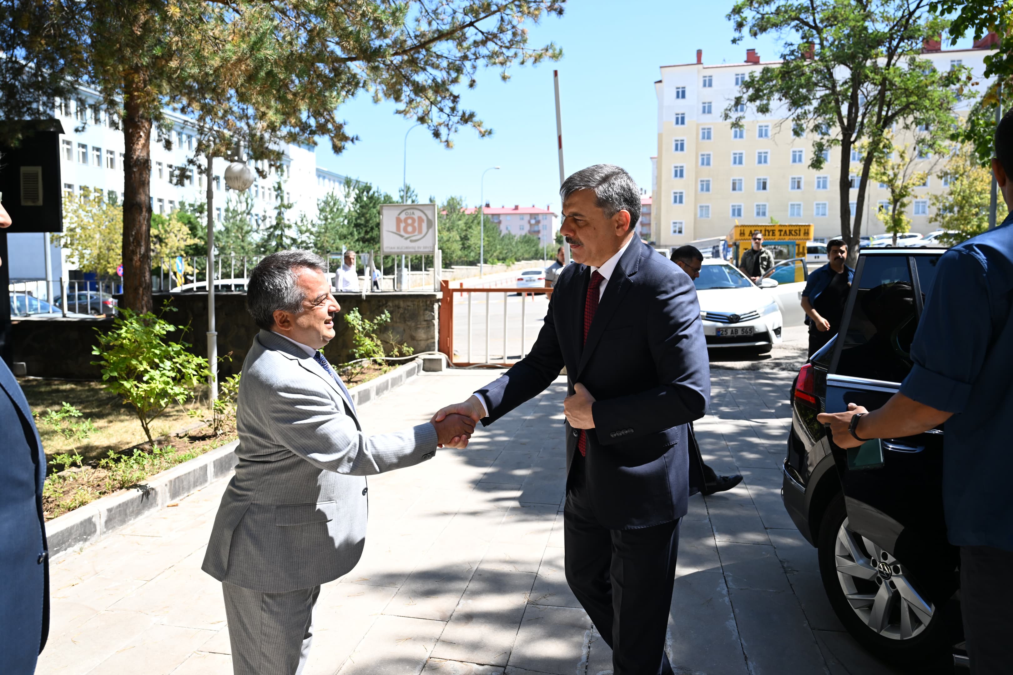 Valimiz Sayın Mustafa ÇİFTÇİ ve Vali Yardımcımız Sayın Ahmet ÖZDEMİR İl Müdürlüğümüzü ziyaret ettiler.