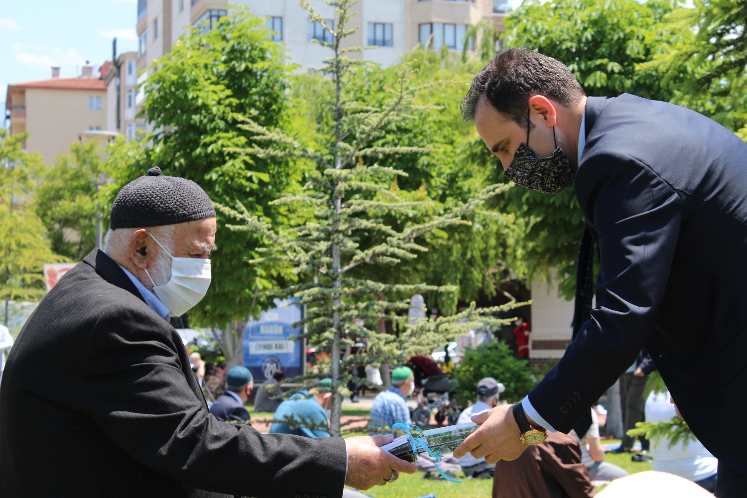 5 HAZİRAN DÜNYA ÇEVRE GÜNÜ ETKİNLİKLERİ KAPSAMINDA SIFIR ATIK PROJESİNDE KAZANILAN FİDANLARI TOPRAKLA BULUŞTURDUK