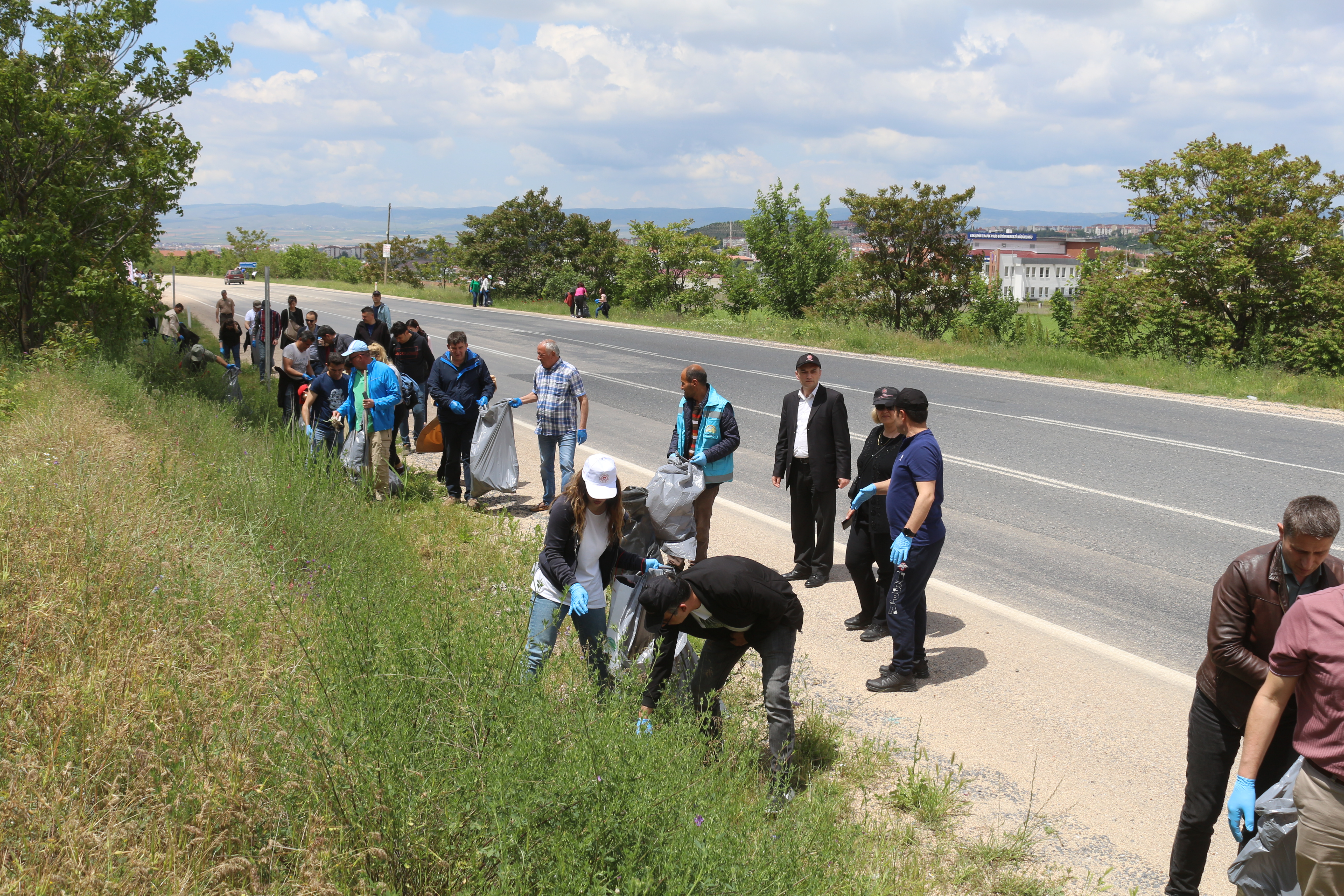 ÇEVRE TEMİZLİĞİ ETKİNLİĞİ İLE ÇEVRE YÜRÜYÜŞÜMÜZÜ GERÇEKLEŞTİRDİK