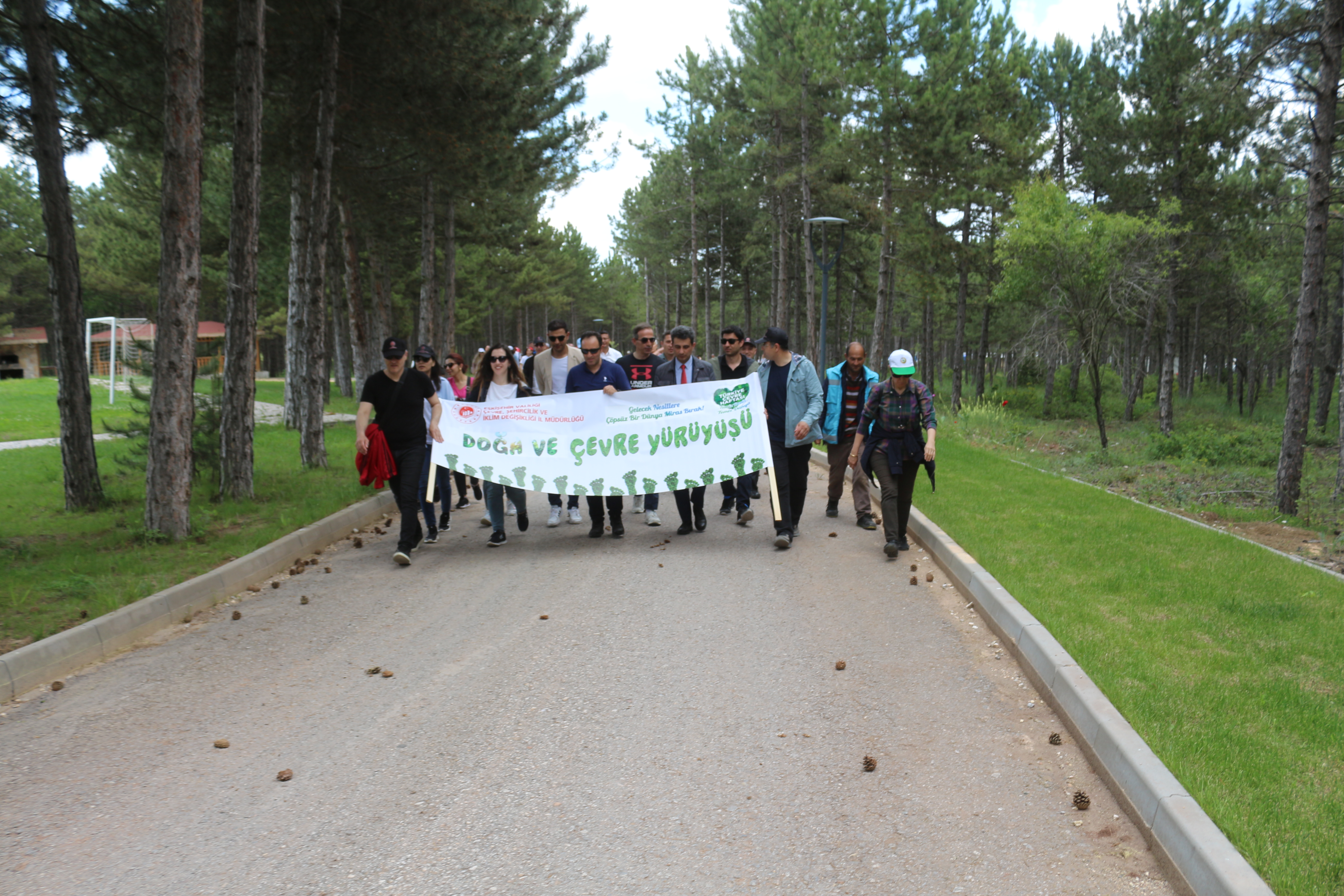 ÇEVRE TEMİZLİĞİ ETKİNLİĞİ İLE ÇEVRE YÜRÜYÜŞÜMÜZÜ GERÇEKLEŞTİRDİK