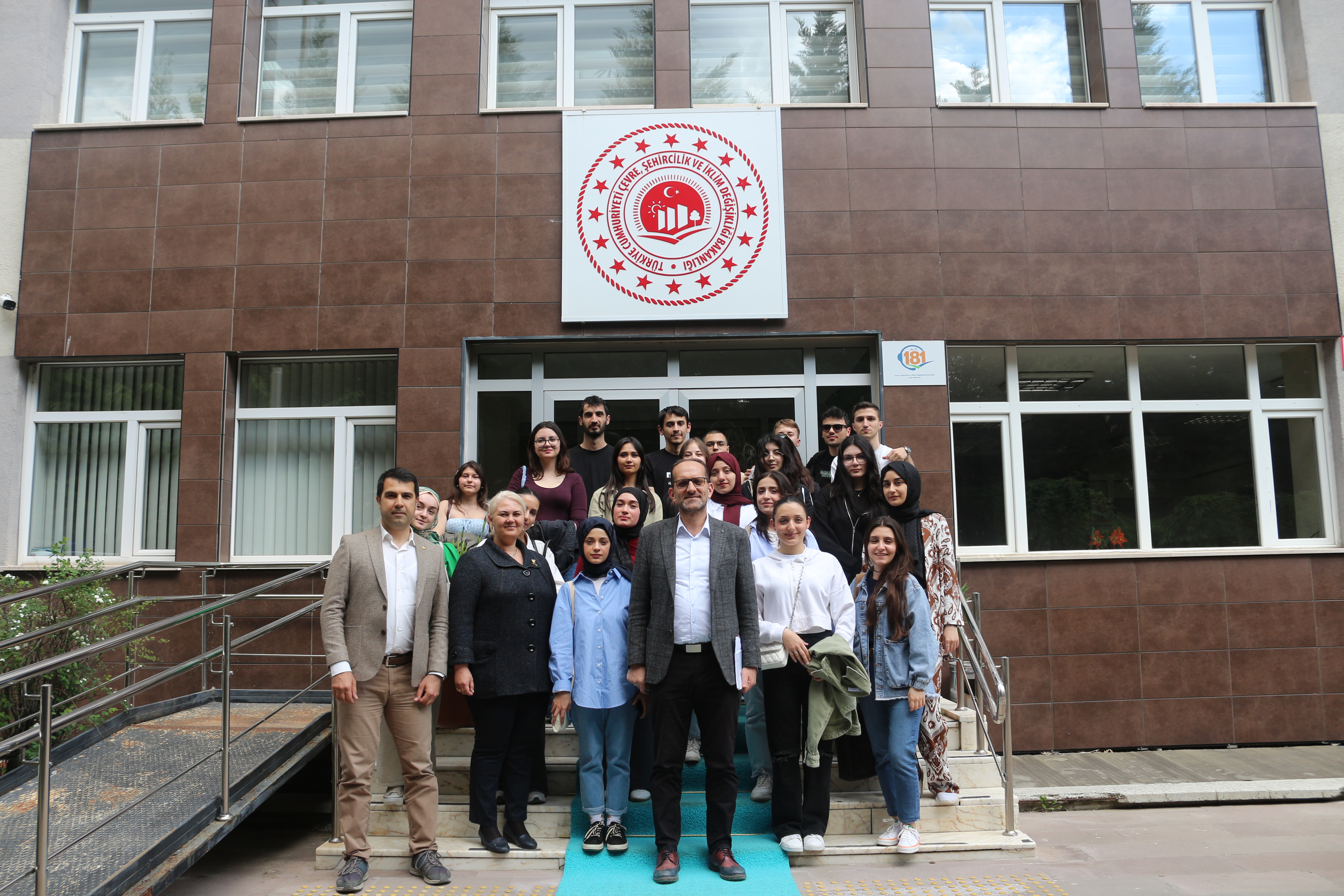 ESOGÜ EĞİTİM FAKÜLTESİ ÖĞRENCİLERİ İL MÜDÜRLÜĞÜMÜZÜ ZİYARET ETTİ