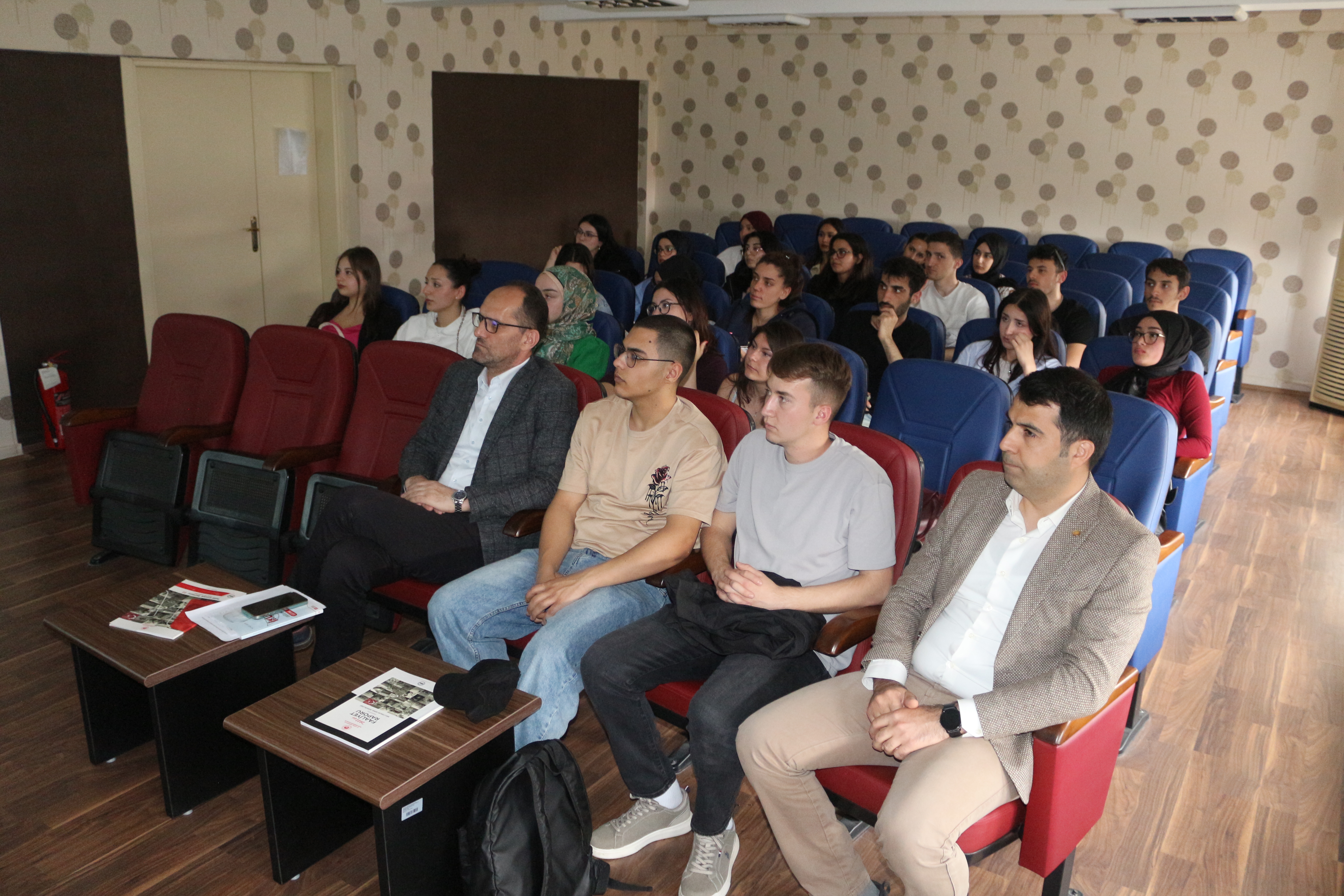 ESOGÜ EĞİTİM FAKÜLTESİ ÖĞRENCİLERİ İL MÜDÜRLÜĞÜMÜZÜ ZİYARET ETTİ