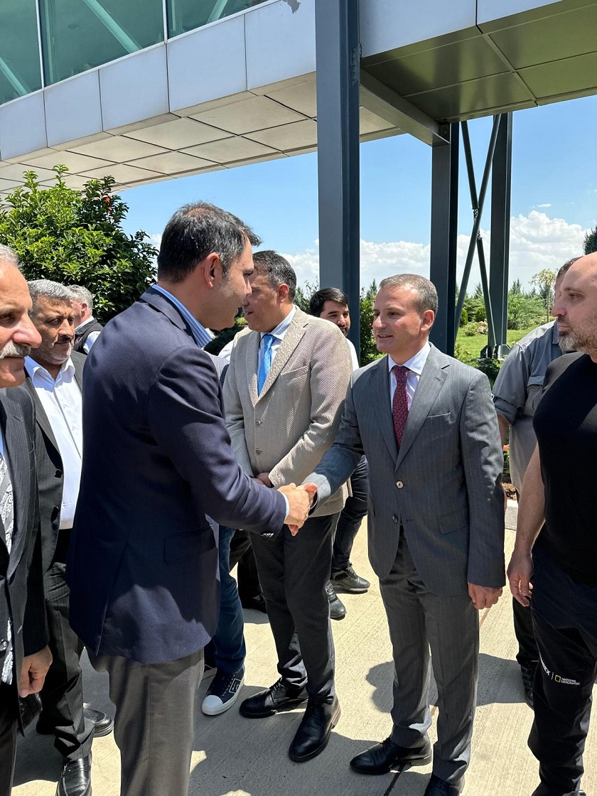 İlimize teşrif eden Bakanımız Sayın Murat KURUM' u havaalanında karşıladık