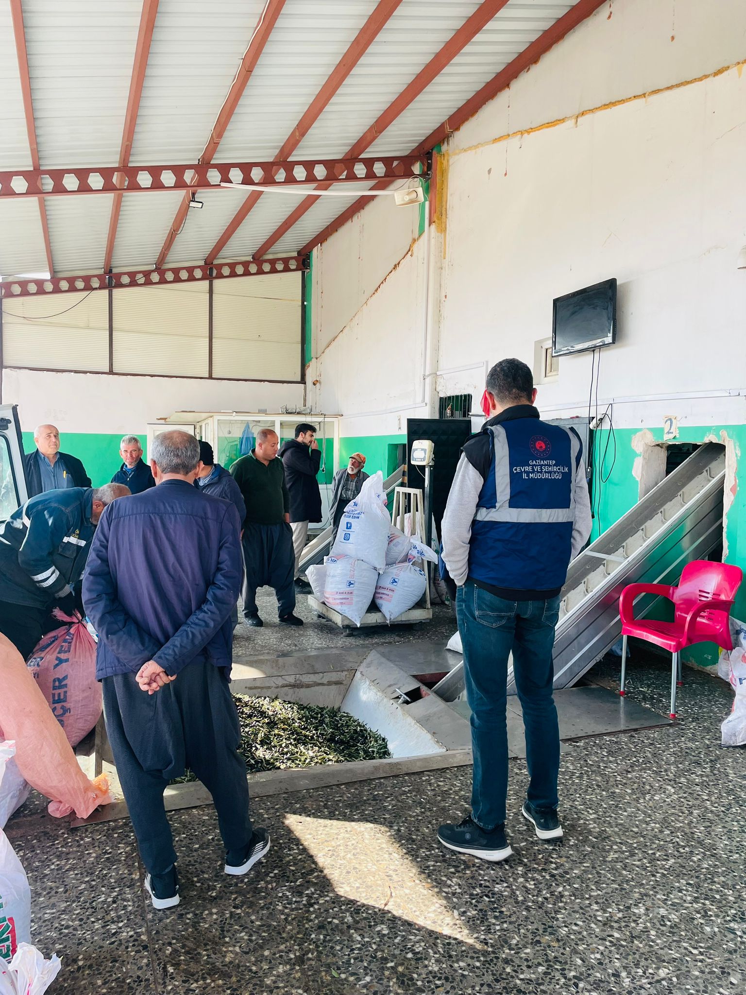 2872 sayılı Çevre Kanunu kapsamında Çevre Yönetimi ve Denetim Şubesi tarafından ilimizde yer alan Zeytinyağ üretim tesislerine denetimlerimiz devam etmektedir.