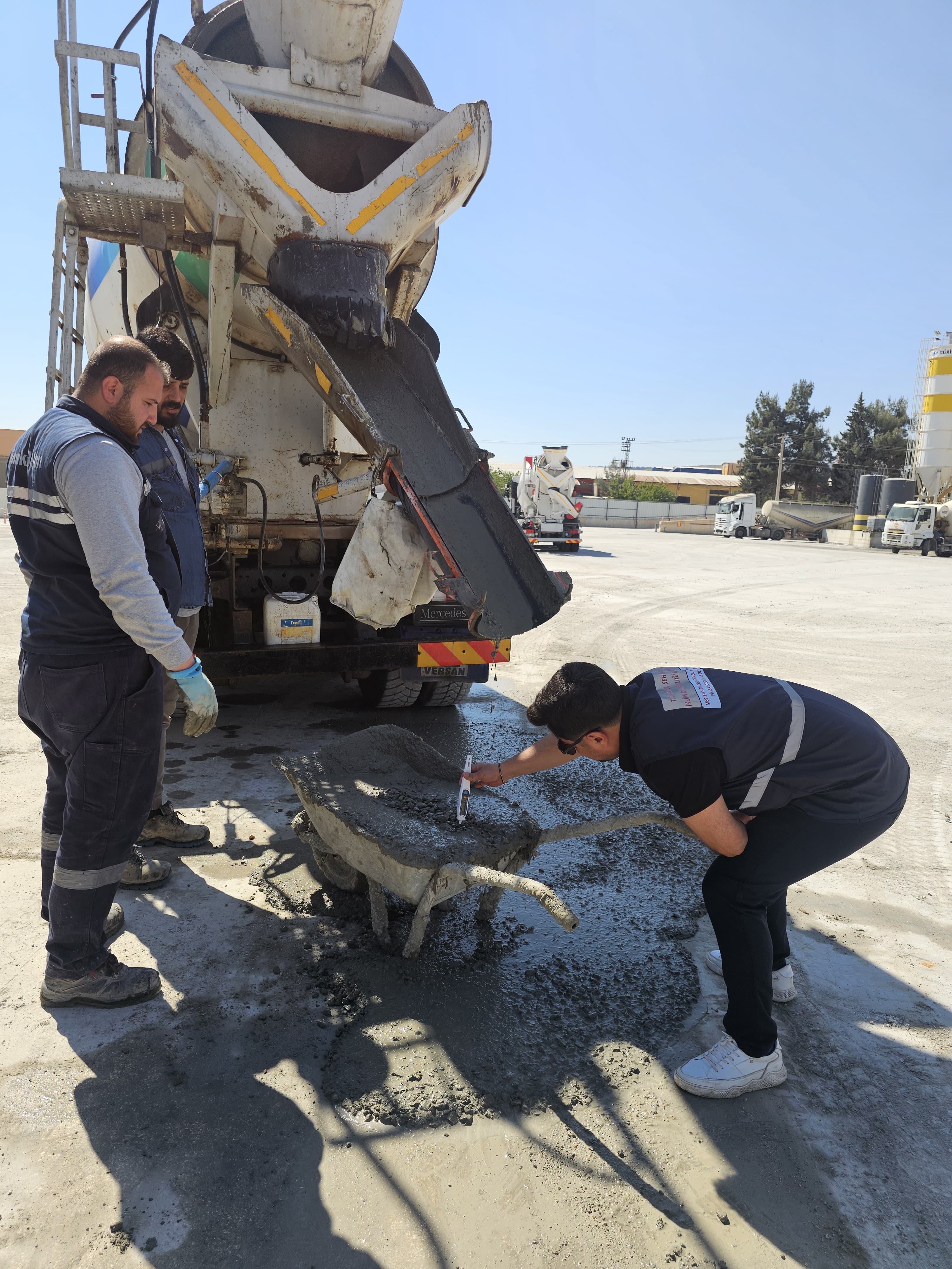 7223 sayılı Ürün Güvenliği ve Teknik Düzenlemeler Kanunu kapsamında İlimiz genelinde piyasaya hazır beton arz eden beton santrallerine ve yapı malzemesi üreten firmalara yönelik denetimlerimiz devam etmektedir.