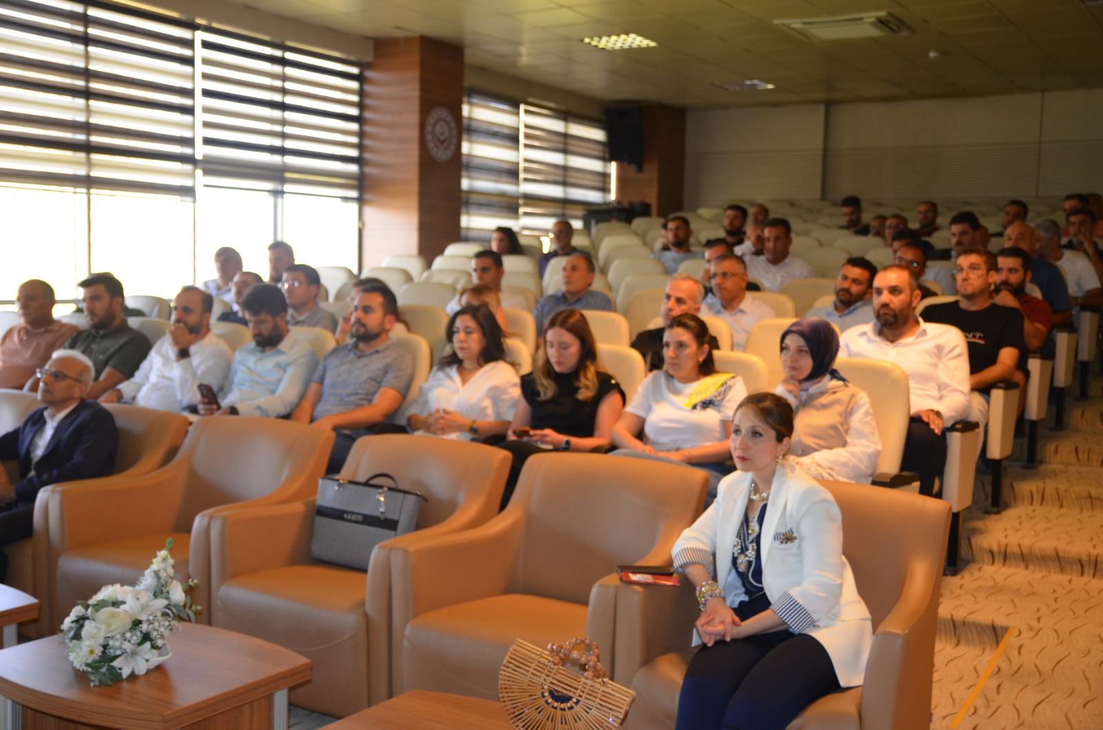 Bakanlığımızdan gelen ekibin katılımıyla il müdürlüğümüz tarafından vatandaşlarımıza, müteahhitlere ve belediyelere Yerinde Dönüşüm projesi ile ilgili bilgilendirme toplantısı düzenlenmiştir.