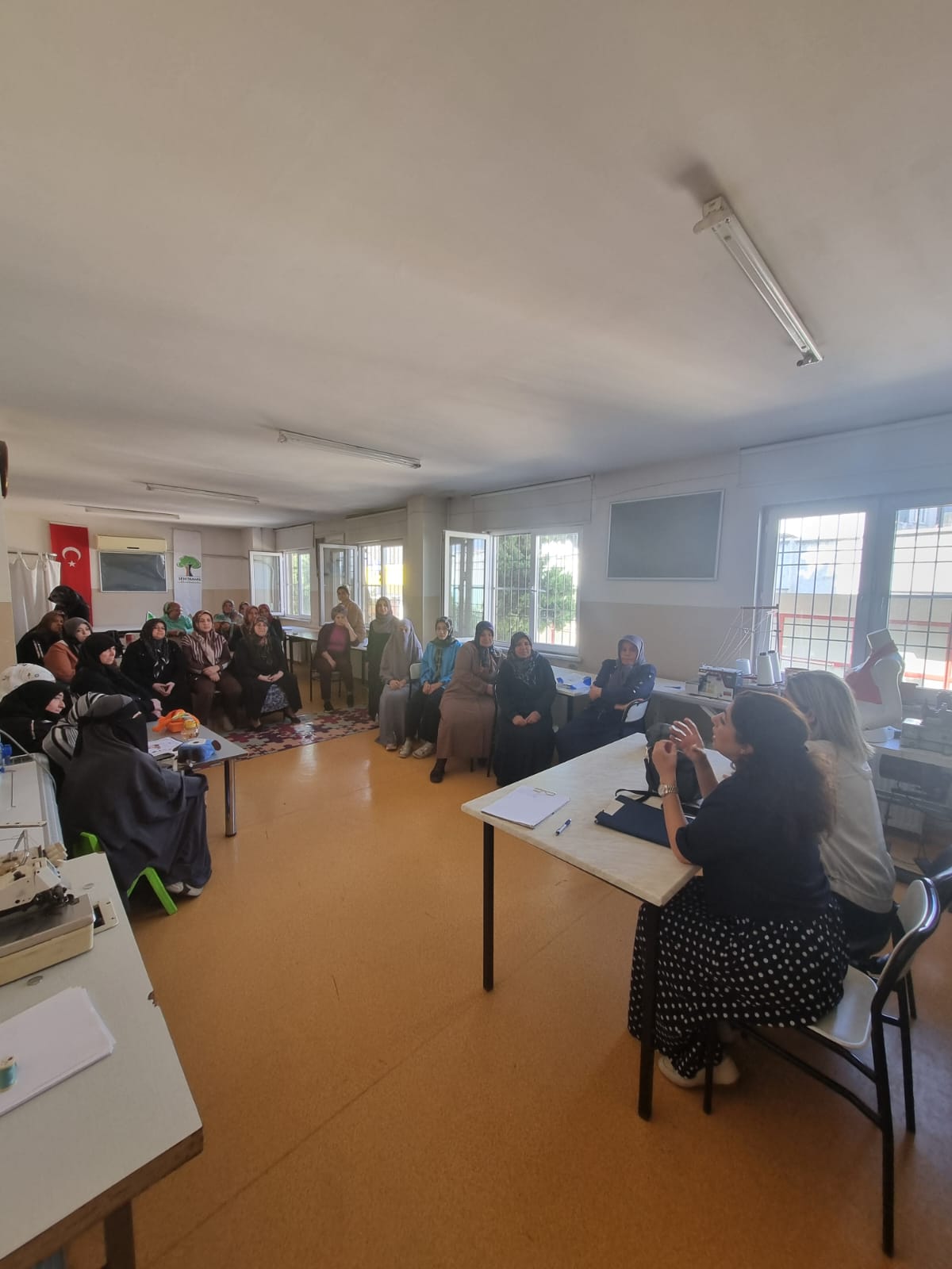 Çevre Mevzuatı, kapsamında Çevre Kirliliği ve Sıfır Atık konularında aile merkezlerine eğitimlerimiz devam etmektedir.