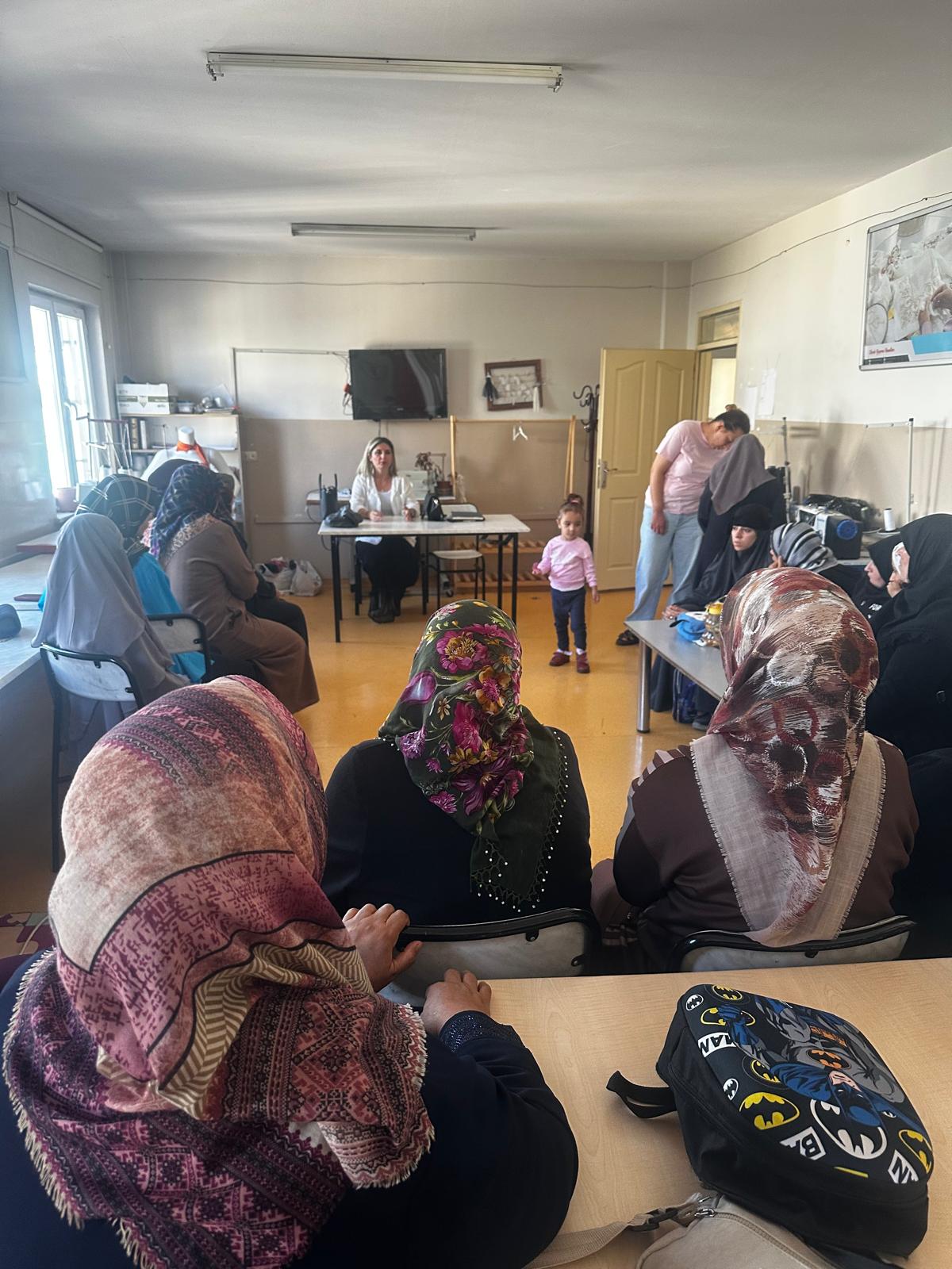 Çevre Mevzuatı, kapsamında Çevre Kirliliği ve Sıfır Atık konularında aile merkezlerine eğitimlerimiz devam etmektedir.