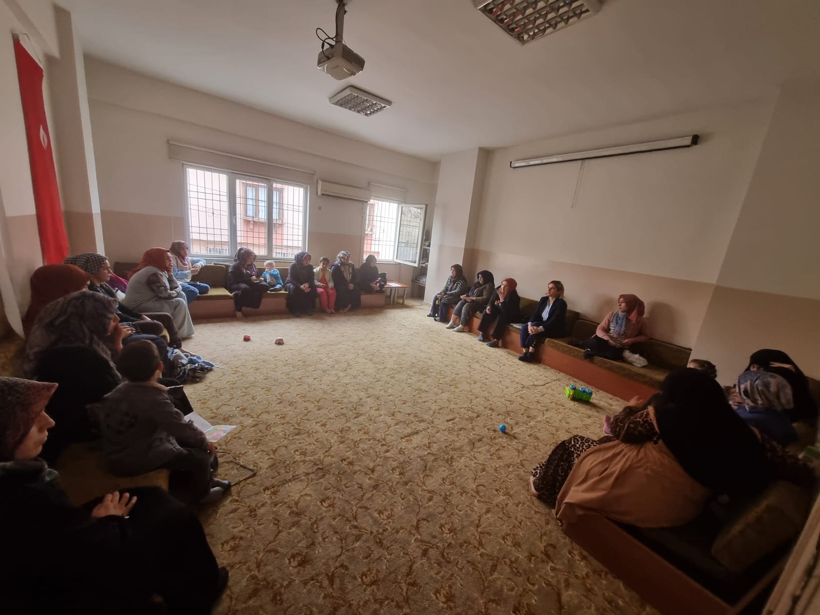 Çevre Yönetimi ve Denetimi Şubesi personellerince Sıfır atık ve Çevre mevzuatı kapsamında Şehitkamil Belediyesi Necip Fazıl Kısakürek Aile Merkezinde eğitim verilmiştir.