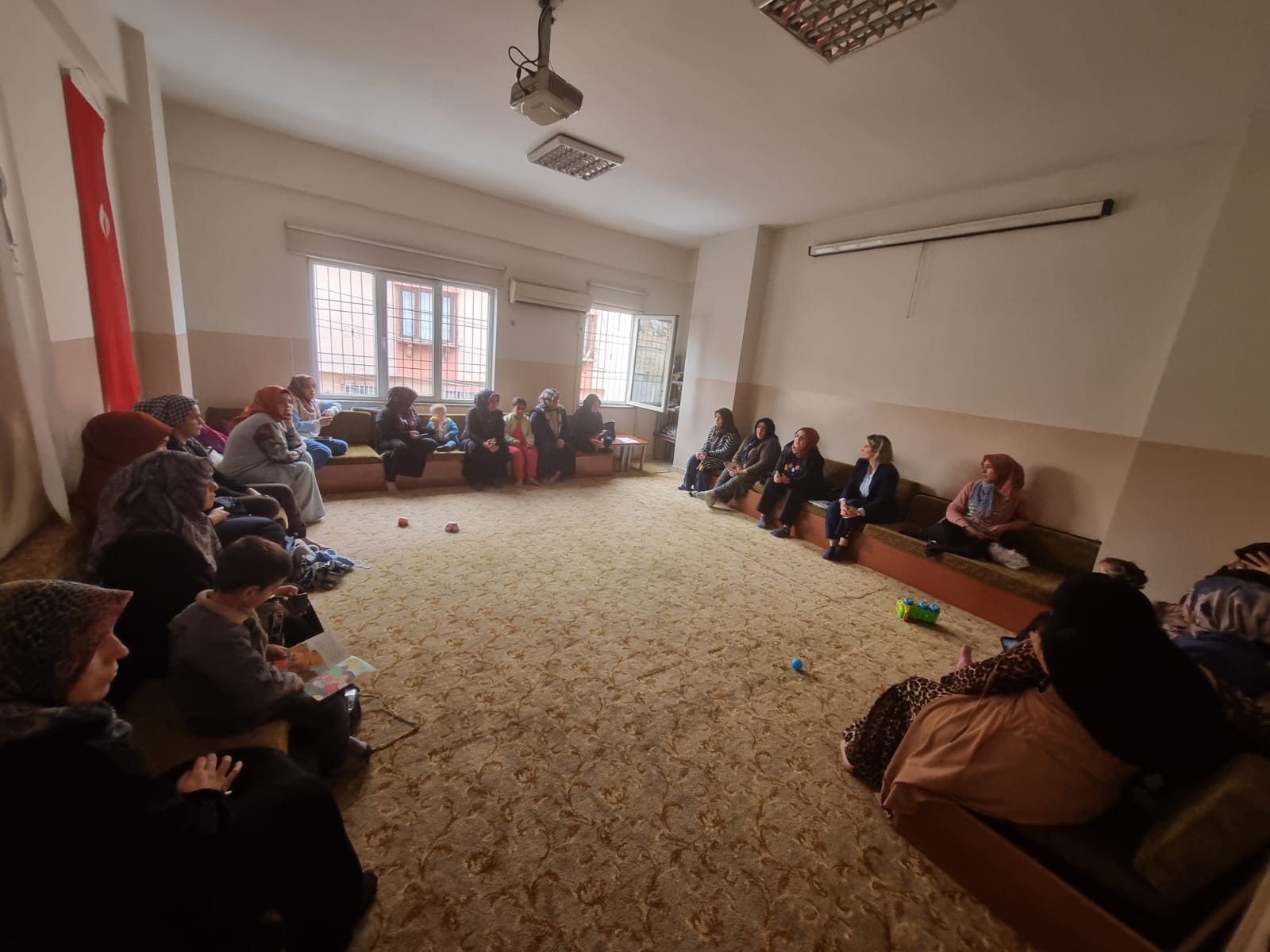 Çevre Yönetimi ve Denetimi Şubesi personellerince Sıfır atık ve Çevre mevzuatı kapsamında Şehitkamil Belediyesi Necip Fazıl Kısakürek Aile Merkezinde eğitim verilmiştir.