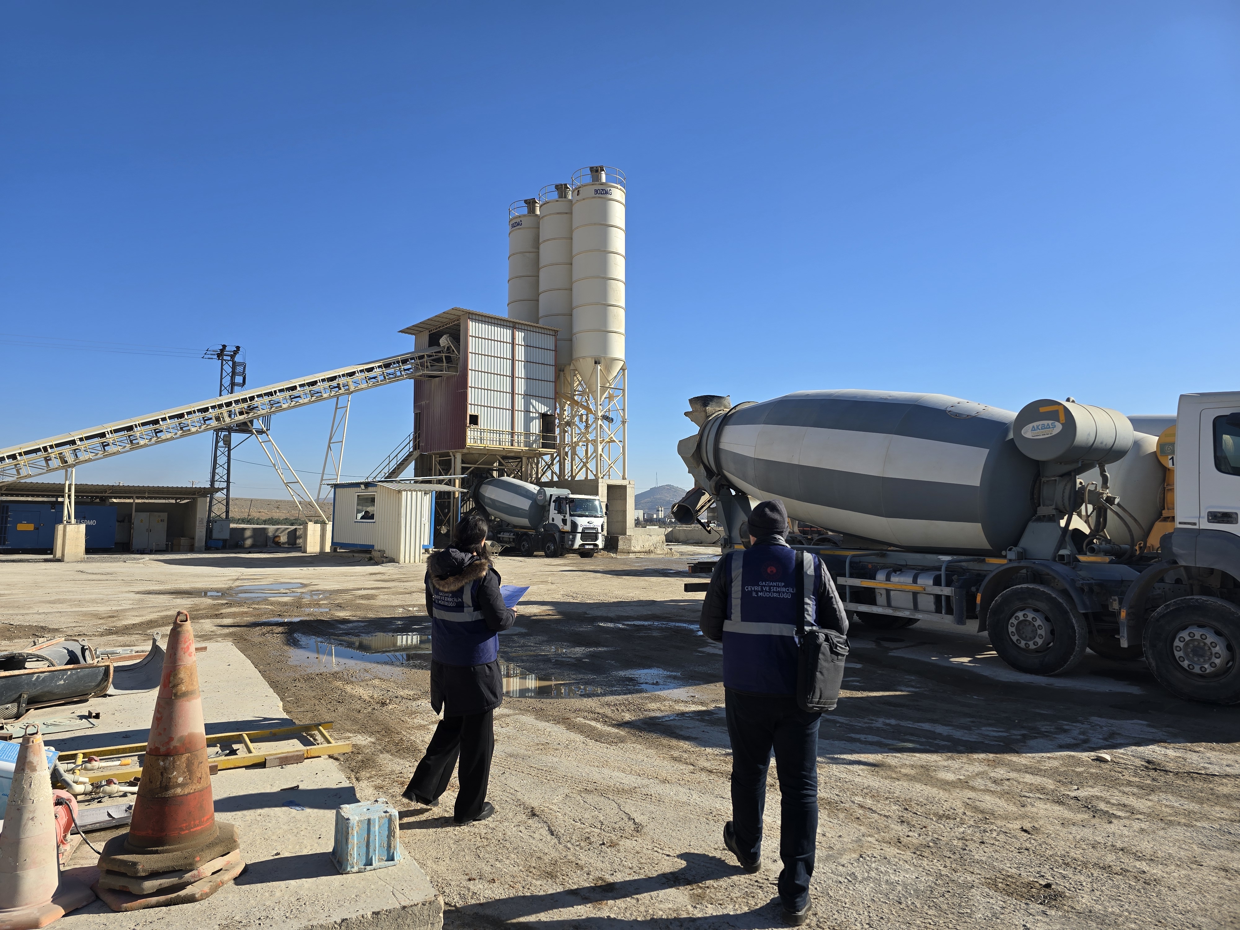 Çevresel Etki Değerlendirmesi Yönetmeliği kapsamında Hazır Beton Üretim Tesislerine Müdürlüğümüz Teknik Personellerince  denetimler gerçekleştirilmiştir.