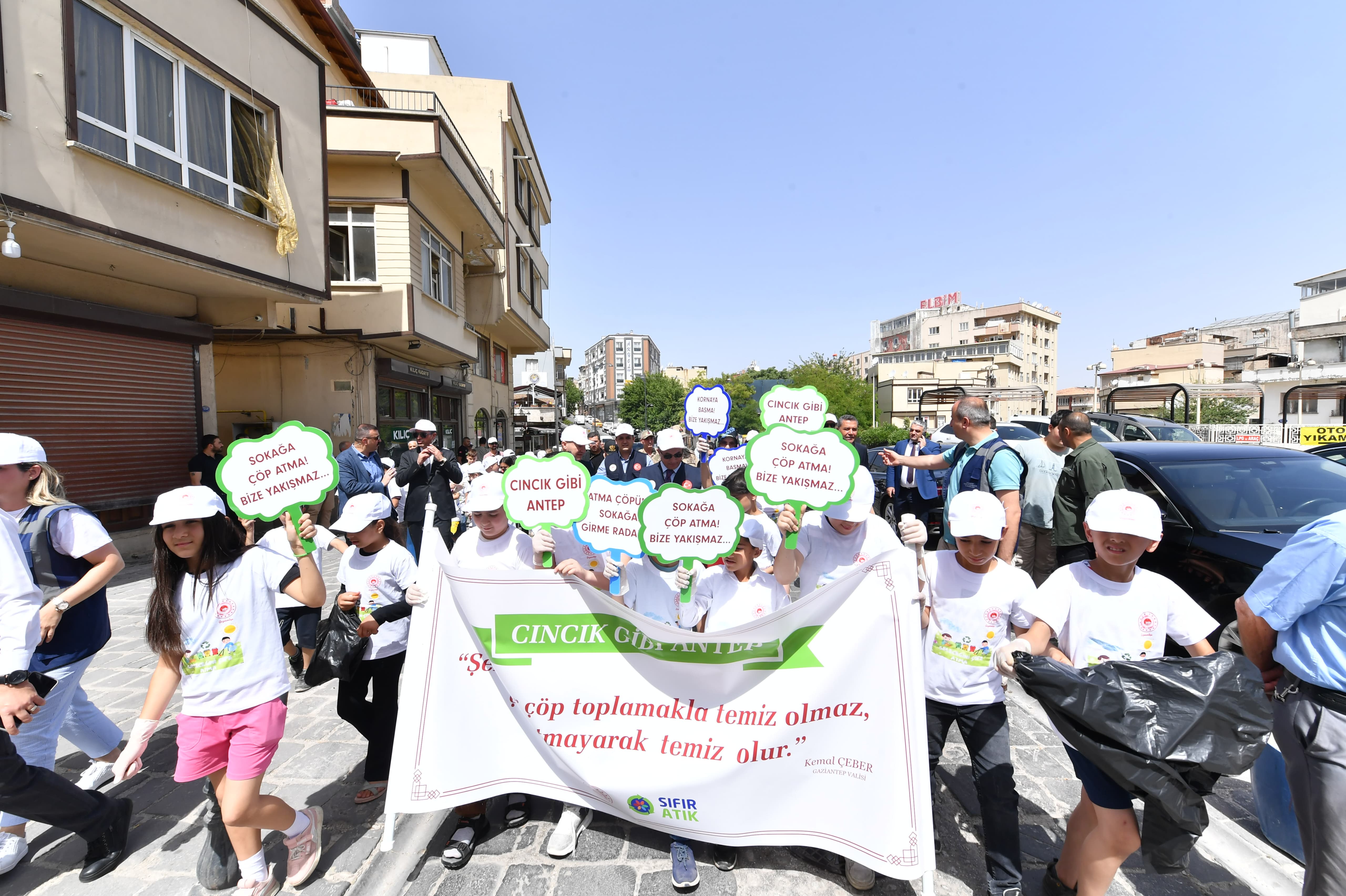 Cıncık Gibi Antep projesi kapsamında Sokak Temizliği etkinliği düzenledik.