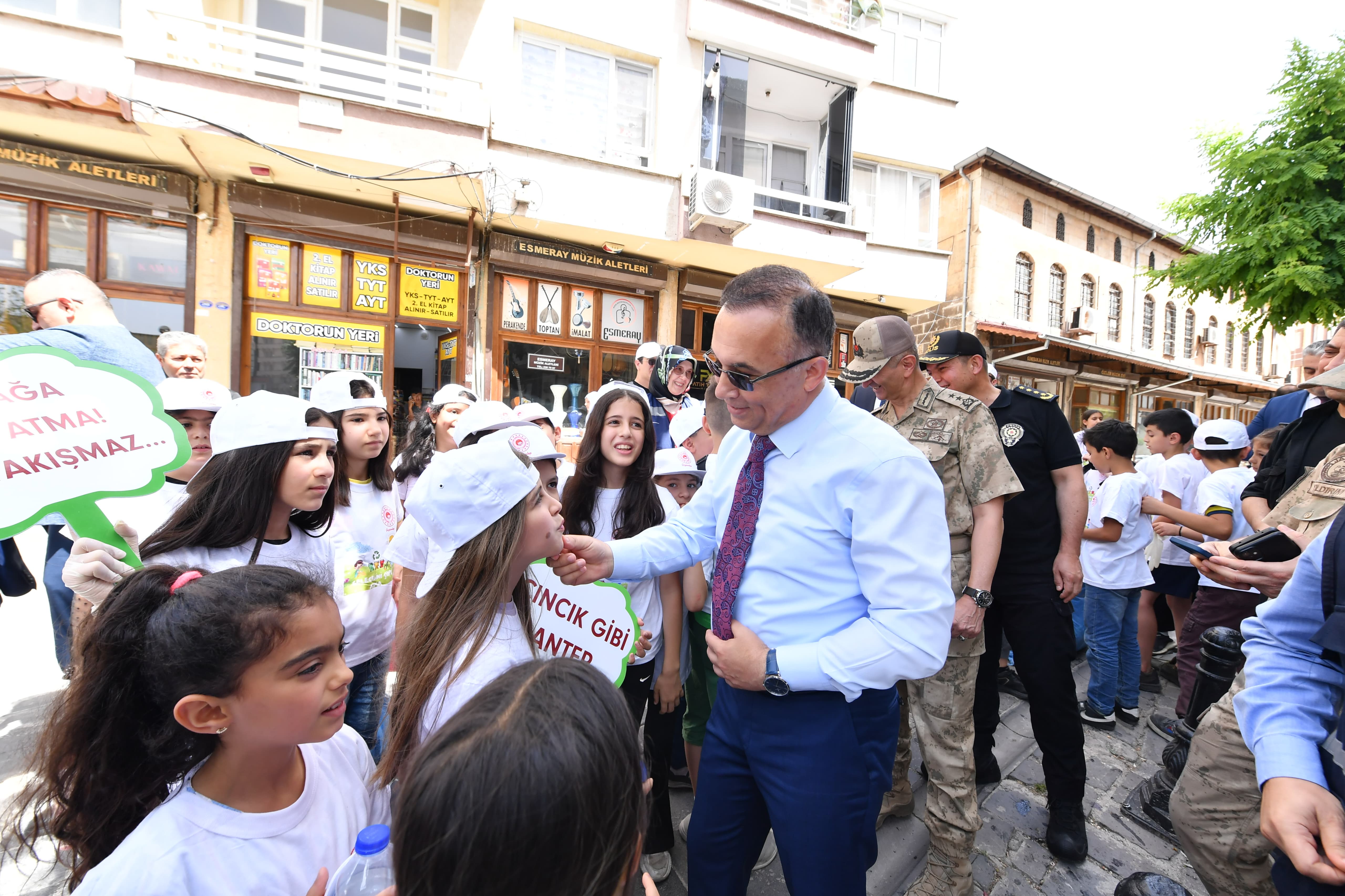 Cıncık Gibi Antep projesi kapsamında Sokak Temizliği etkinliği düzenledik.