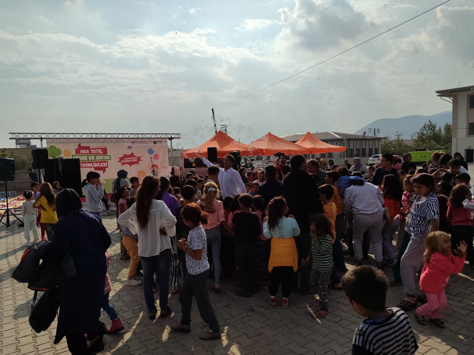 Deprem bölgesinde ilimizde, Nurdağında ara tatil döneminde çocuklarla beraber eğlendik.