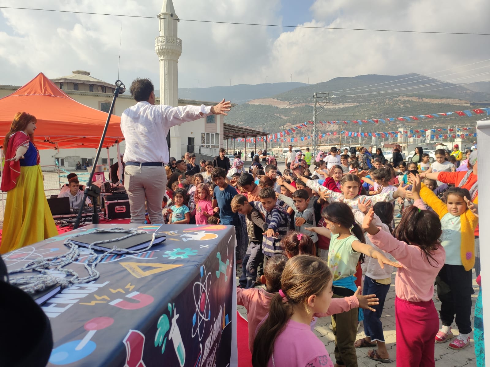 Deprem bölgesinde ilimizde, Nurdağında ara tatil döneminde çocuklarla beraber eğlendik.