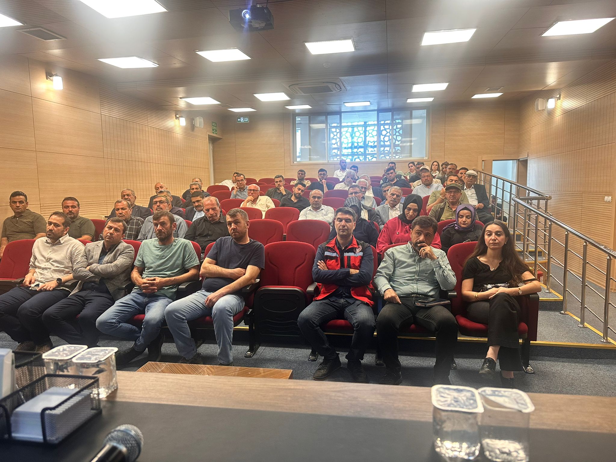 Fıstık Atık Suları , Posa bertaraf Sorunları ve Çözüm önerileri ile ilgili Nizip İlçemizdeki 98 tesis yetkilisi ile bilgilendirme toplantısı yapılmıştır.