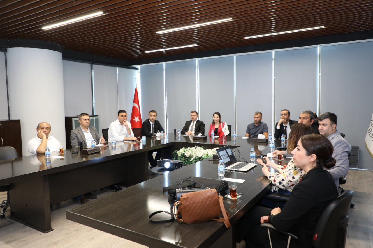 İl Müdürlüğümüz tarafından, 08/05/2025 tarihinde Gaziantep Ticaret Borsası personellerine, çevre bilincinin artırılması ve sürdürülebilir bir gelecek için farkındalık oluşturulması amacıyla, “Sıfır Atık” konulu eğitim programı düzenlendi.