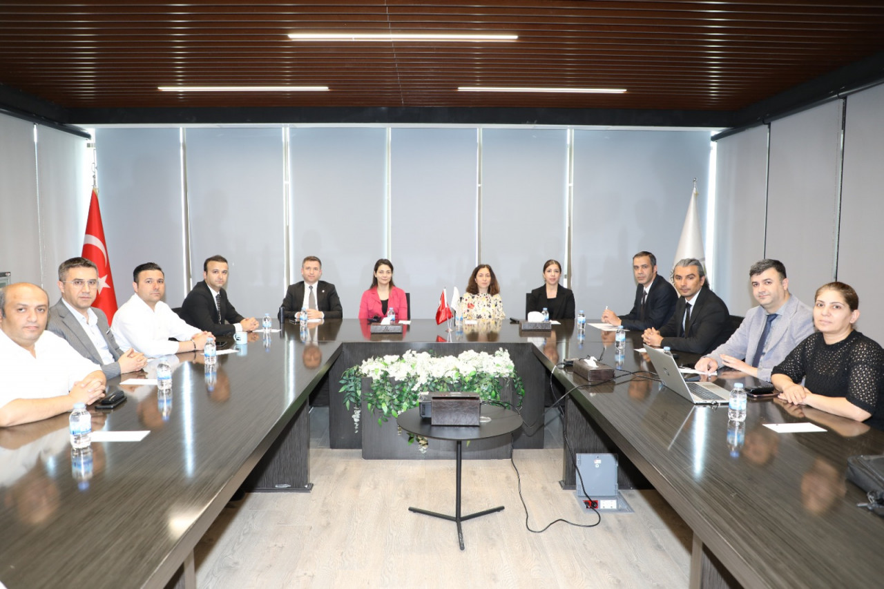 İl Müdürlüğümüz tarafından, 08/05/2025 tarihinde Gaziantep Ticaret Borsası personellerine, çevre bilincinin artırılması ve sürdürülebilir bir gelecek için farkındalık oluşturulması amacıyla, “Sıfır Atık” konulu eğitim programı düzenlendi.