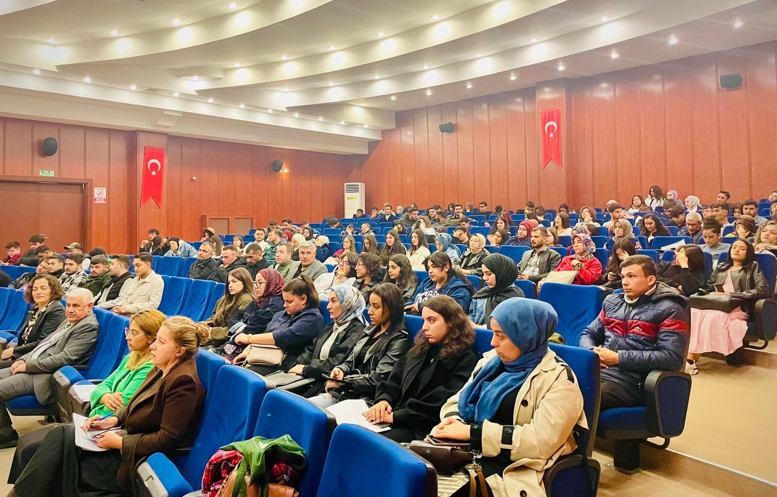 İl Müdürlüğümüz tarafından Gaziantep Üniversitesi Naci Topçuoğlu Meslek Yüksekokulunda 24.11.2025 tarihinde sıfır atık konusunda eğitim gerçekleştirilmiştir.