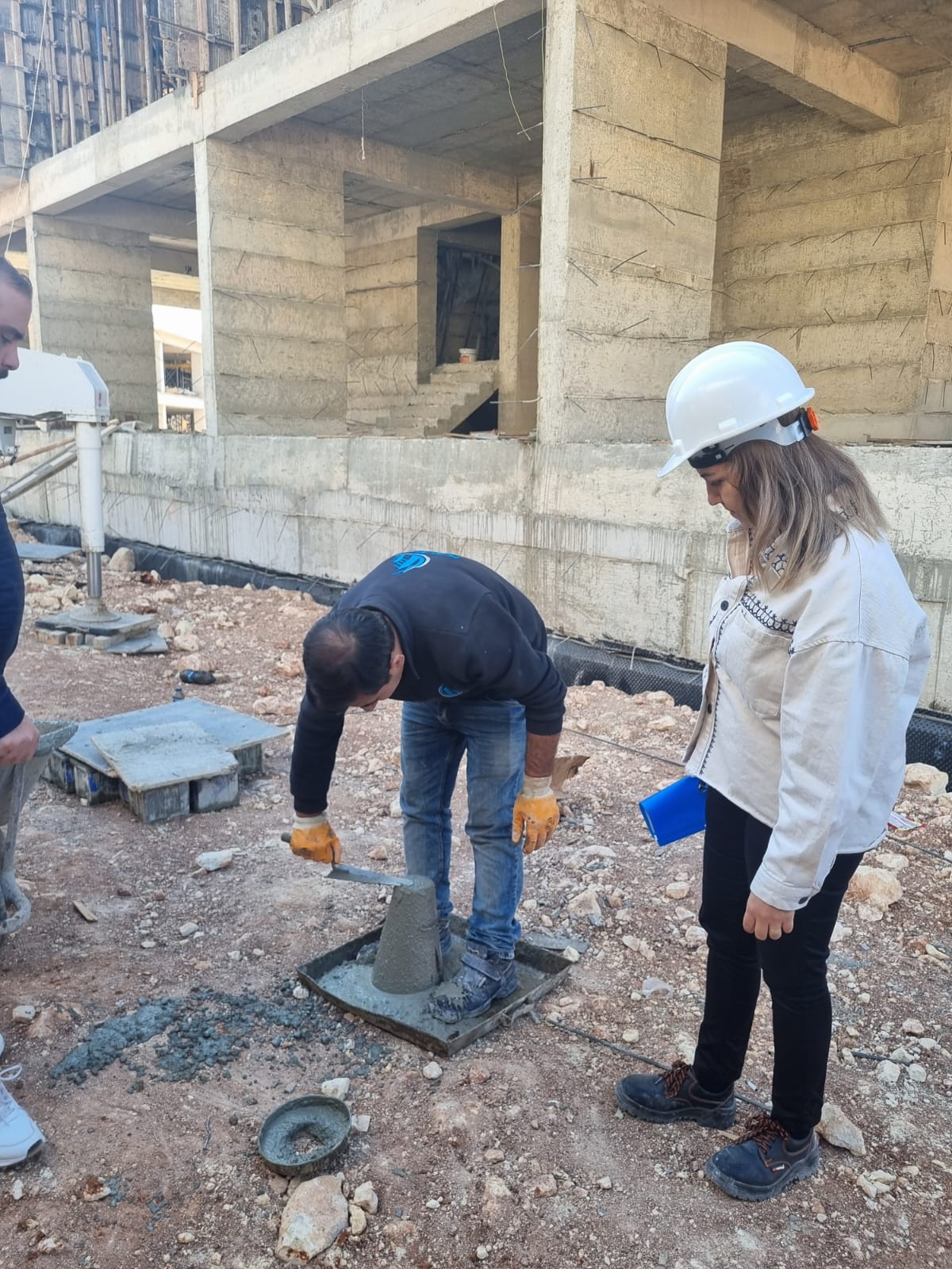 İl Müdürlüğümüzce şehrimizde faaliyet gösteren tüm Yapı Denetim ve Laboratuvar Kuruluşlarına büro ve şantiye denetimleri aralıksız olarak devam etmektedir.