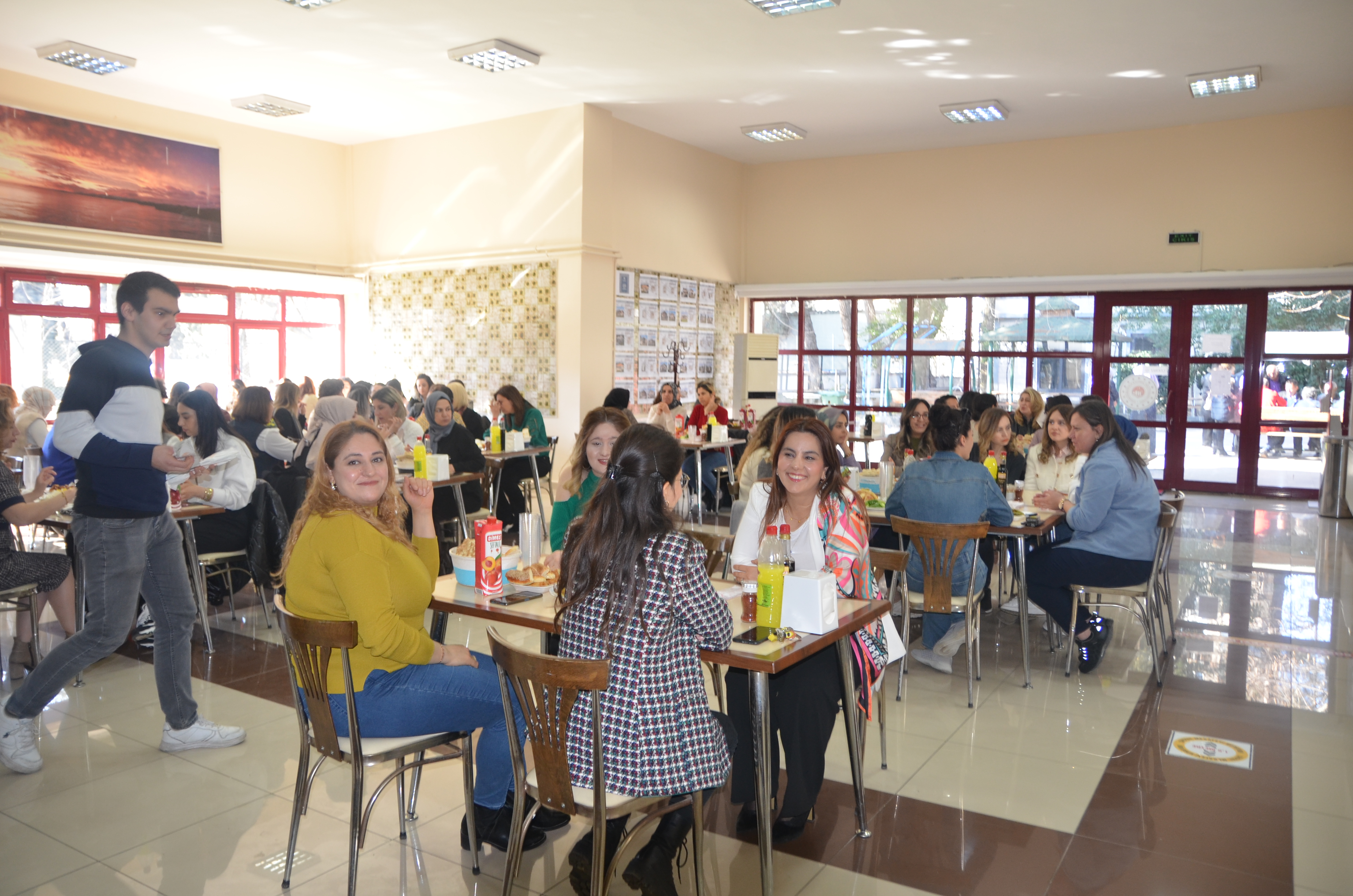 İL MÜDÜRÜMÜZ VE YÖNETİCİLERİMİZ ‘8 MART DÜNYA KADINLAR GÜNÜ’MÜZÜ KUTLADIRLAR