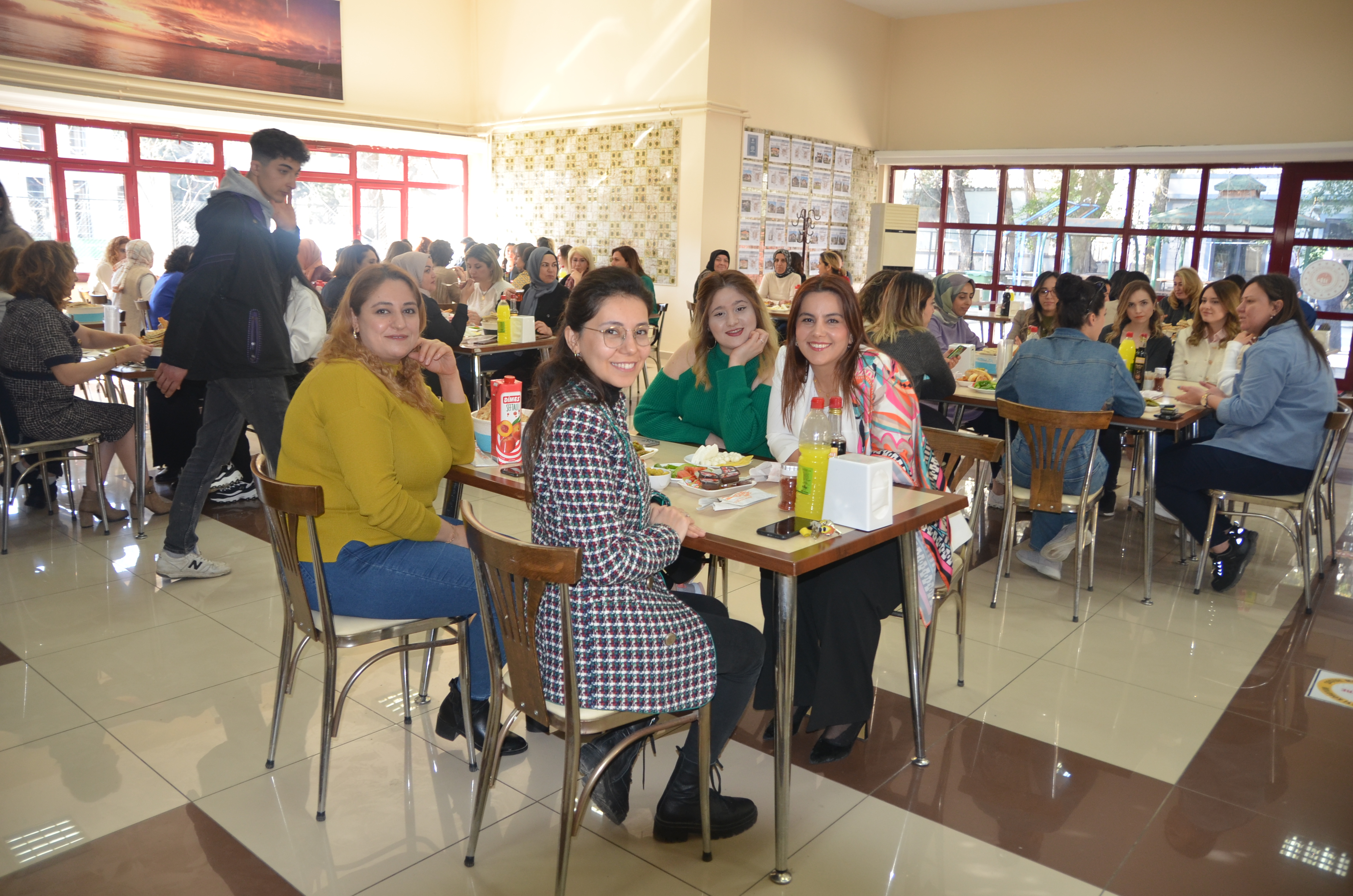 İL MÜDÜRÜMÜZ VE YÖNETİCİLERİMİZ ‘8 MART DÜNYA KADINLAR GÜNÜ’MÜZÜ KUTLADIRLAR