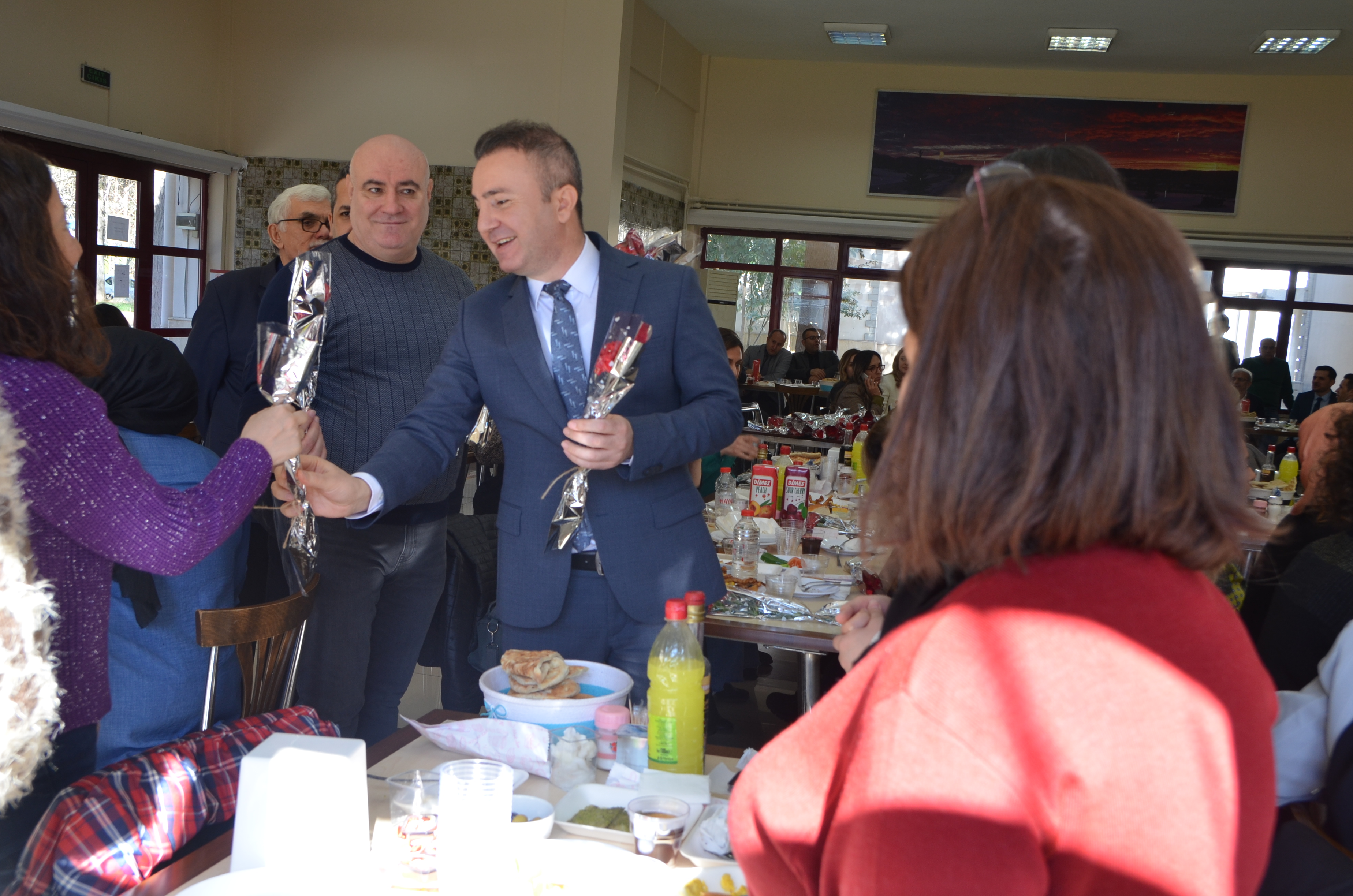 İL MÜDÜRÜMÜZ VE YÖNETİCİLERİMİZ ‘8 MART DÜNYA KADINLAR GÜNÜ’MÜZÜ KUTLADIRLAR