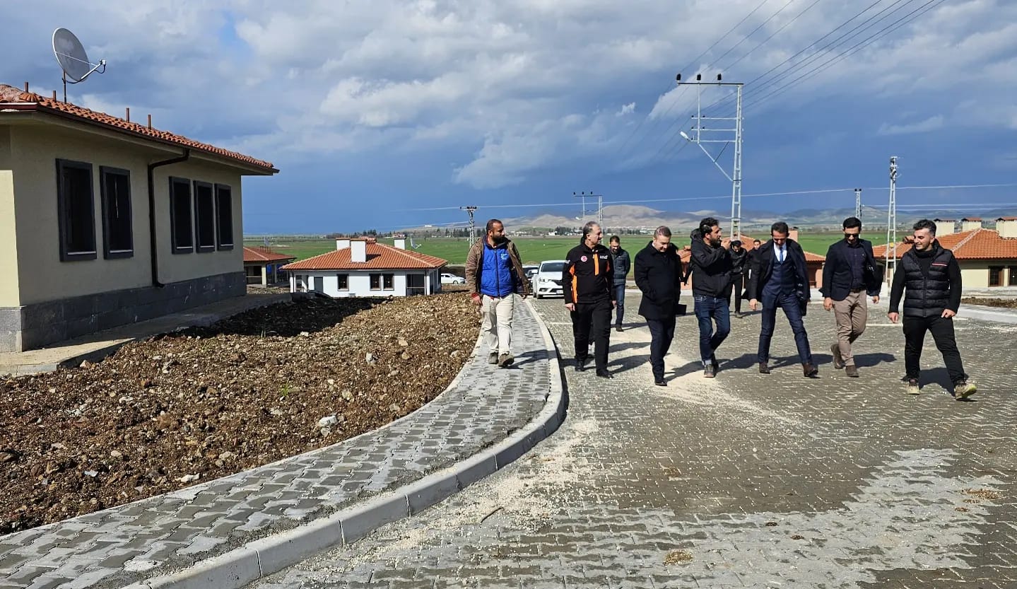 İl Müdürümüz Sayın Hakan ŞİMŞEK, AFAD İl Müdürü ve Nurdağı Kaymakamı ile Nurdağı Mesthöyükte şantiye gezisi gerçekleştirdi.