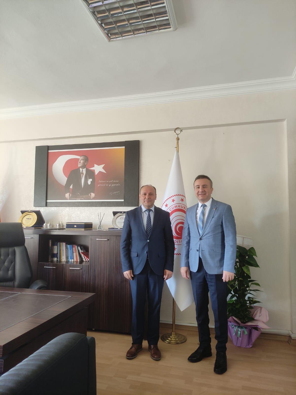 İl Müdürümüz Hakan Şimşek, Gaziantep Ticaret İl Müdürü olarak göreve başlayan Burhan Kahraman’a hayırlı…