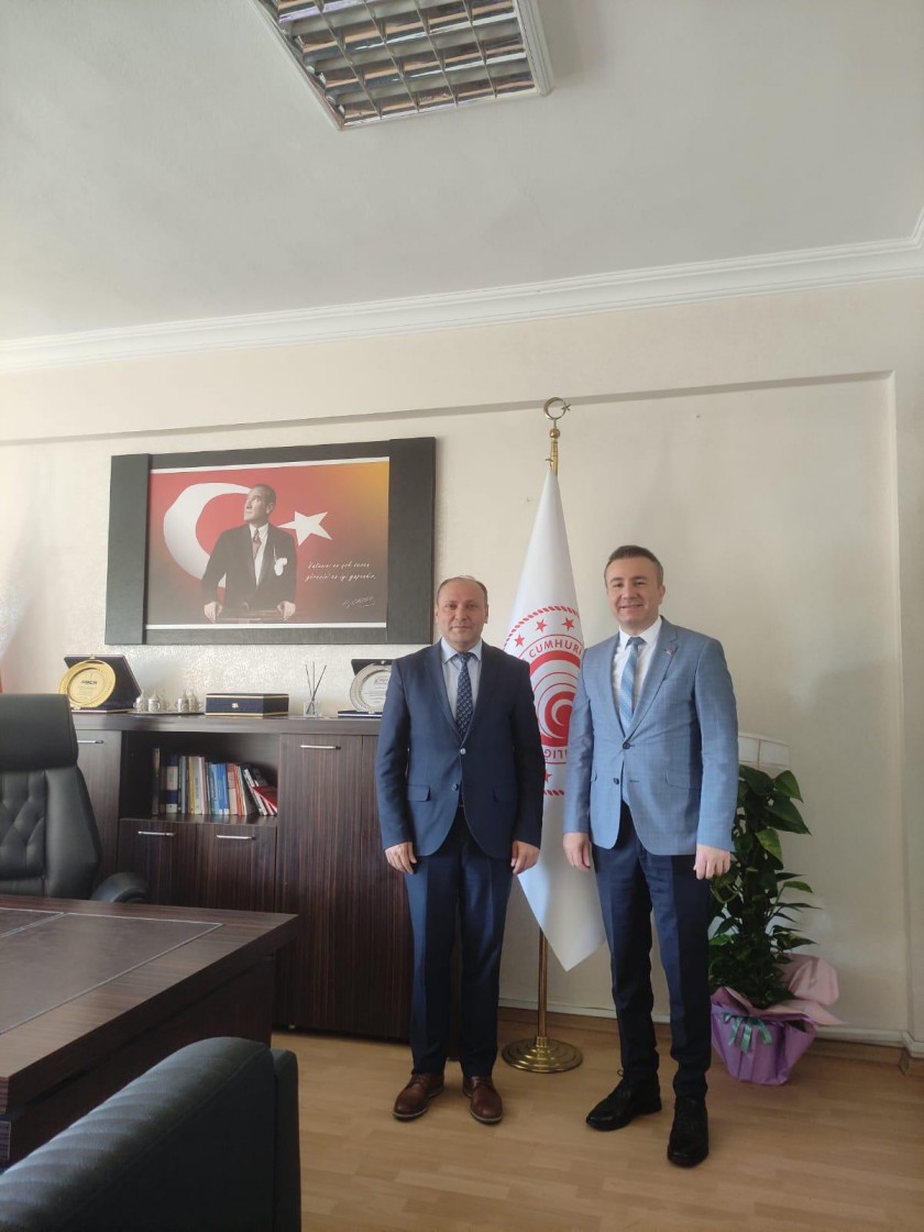 İl Müdürümüz Hakan Şimşek, Gaziantep Ticaret İl Müdürü olarak göreve başlayan Burhan Kahraman’a hayırlı olsun ziyaretinde bulundu.