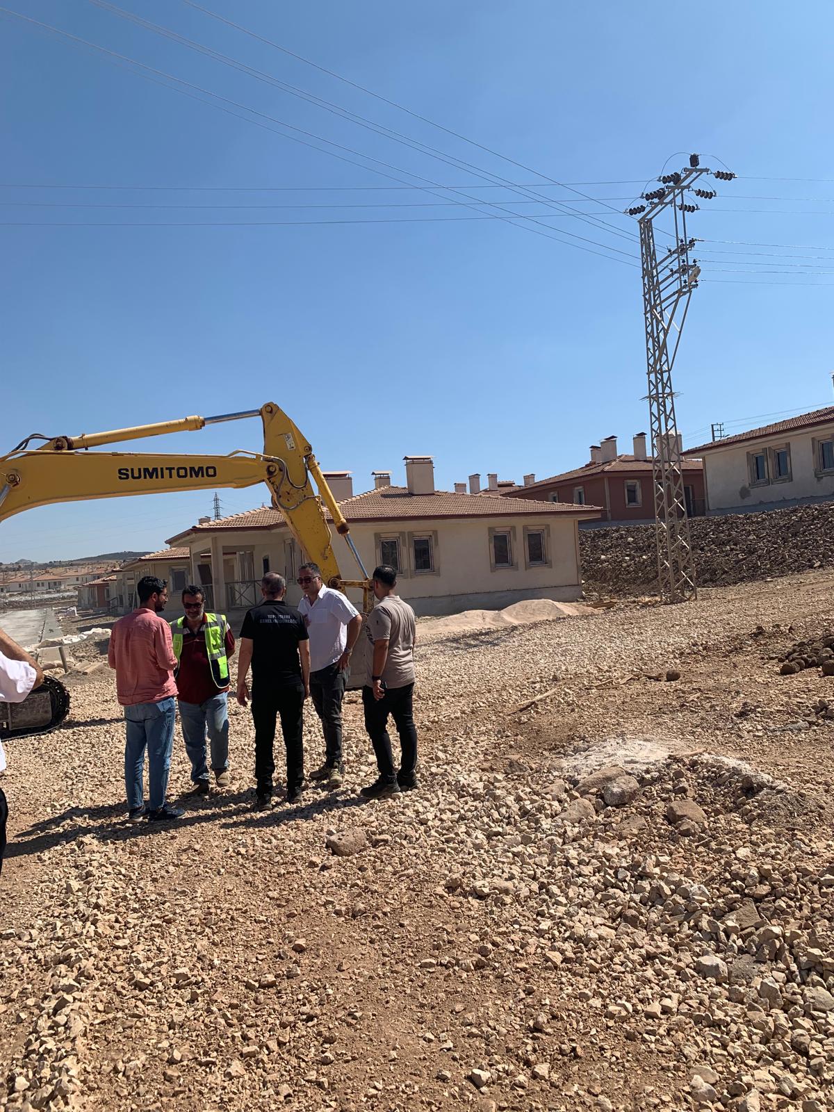 İl Müdürümüz Hakan Şimşek, Milli Emlak Başkanımız Abdulkadir Temel Orhan, Yapım Şube Müdürümüz Seval Özel İslahiye ve Nurdağı ilçelerimizde yapılan deprem konutlarında incelemelerde bulundu.