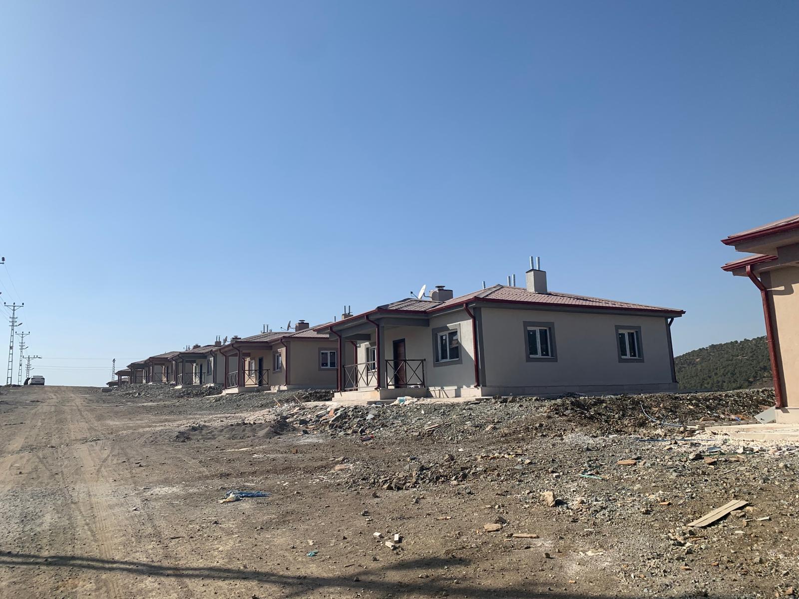 İl Müdürümüz Hakan ŞİMŞEK, Yapım Şube Müdürümüz Seval ÖZEL; İslahiye ve Nurdağı ilçelerimizde yapılan rezerv alanlarda ve kırsal deprem konutlarında incelemelerde bulundu.