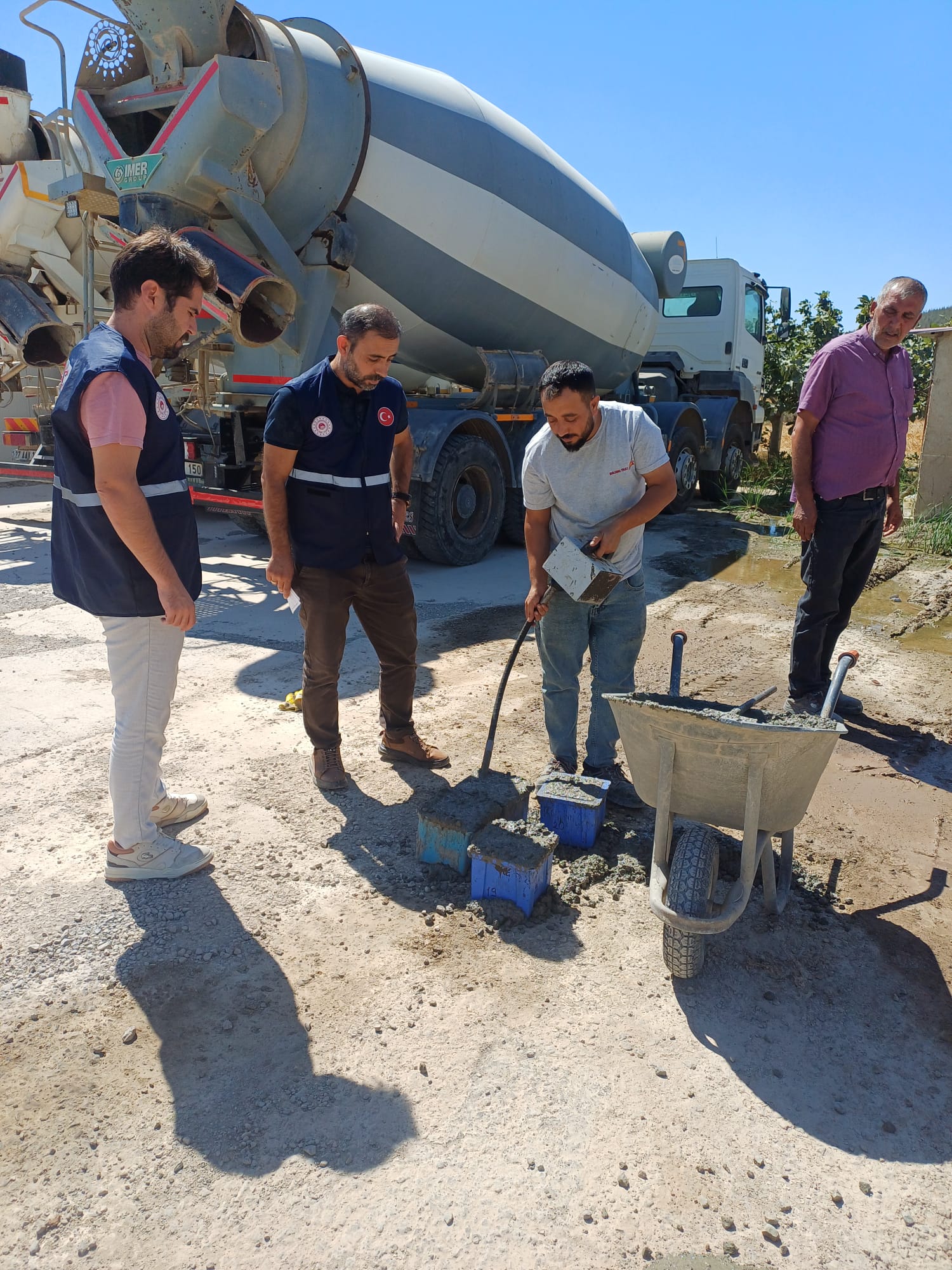 İlimiz genelinde piyasaya hazır beton arz eden firmalara yönelik denetimlerimiz devam etmektedir.