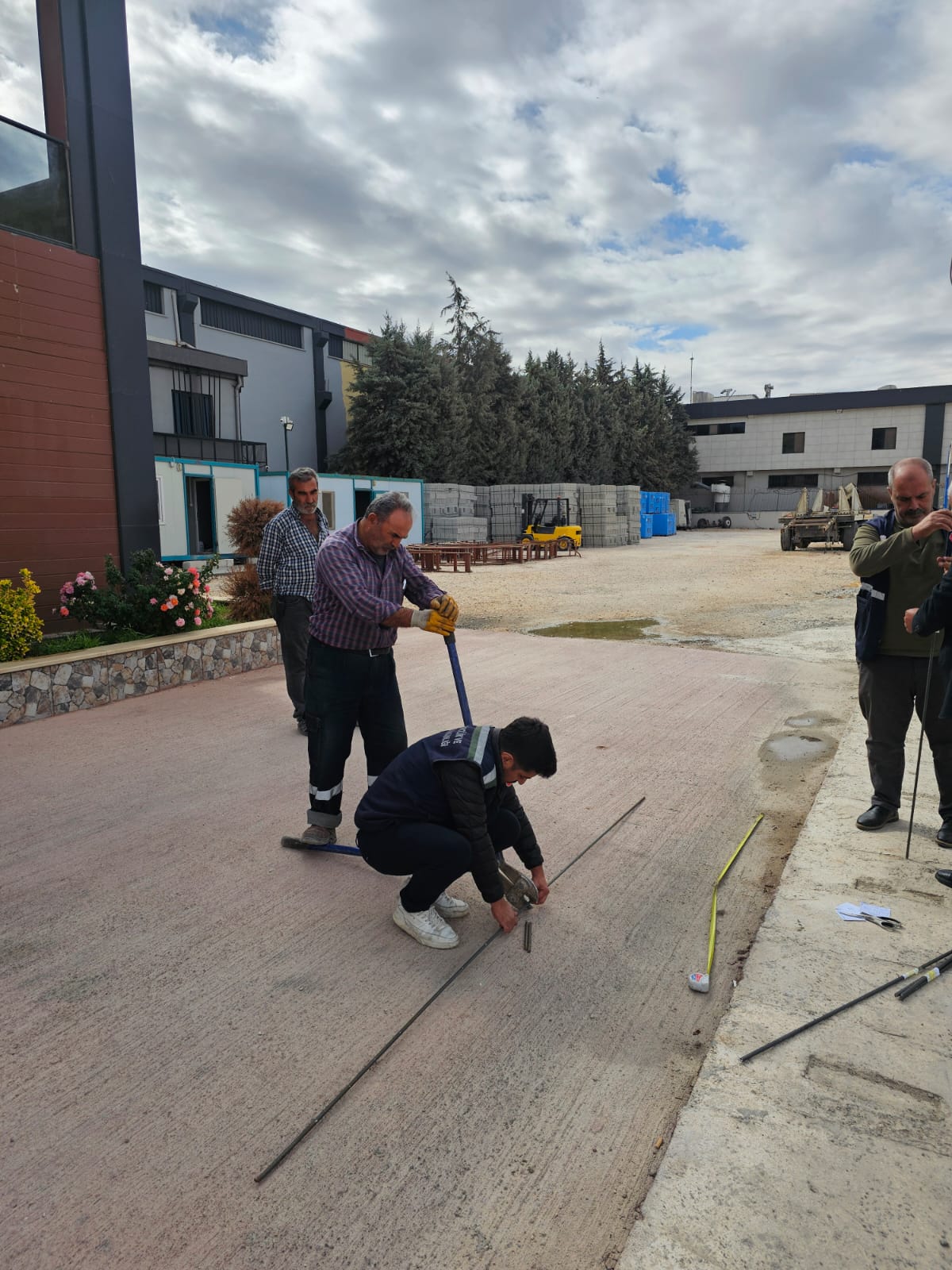 İlimiz genelinde piyasaya Donatı Çeliği (İnşaat Demiri) arz eden firmalara belge kontrolü ve numune alımı kapsamında denetimlerimiz devam etmektedir.
