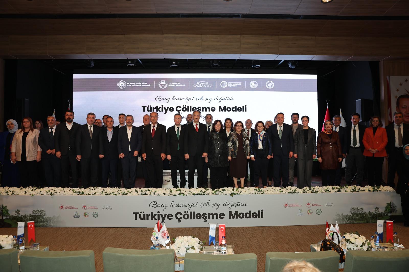 Türkiye’nin çölleşme ile mücadelede bilim temelli yaklaşımını güçlendiren Türkiye Çölleşme Modeli; Gaziantep’te düzenlenen ve üst düzey yöneticiler ile akademisyenlerin katıldığı programla kamuoyuna tanıtıldı.