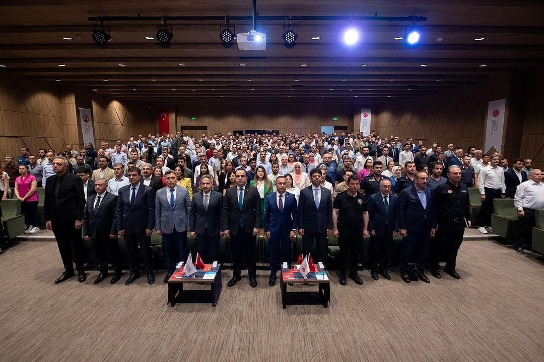 Valimiz Kemal Çeber, “CİMER Yetkili ve Sorumluları Eğitimi” açılış törenine katılarak eğitimin faydalı geçmesi temennisinde bulundu.