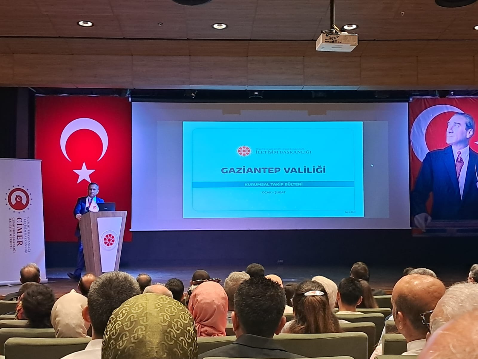 Valimiz Kemal Çeber, “CİMER Yetkili ve Sorumluları Eğitimi” açılış törenine katılarak eğitimin faydalı geçmesi temennisinde bulundu.