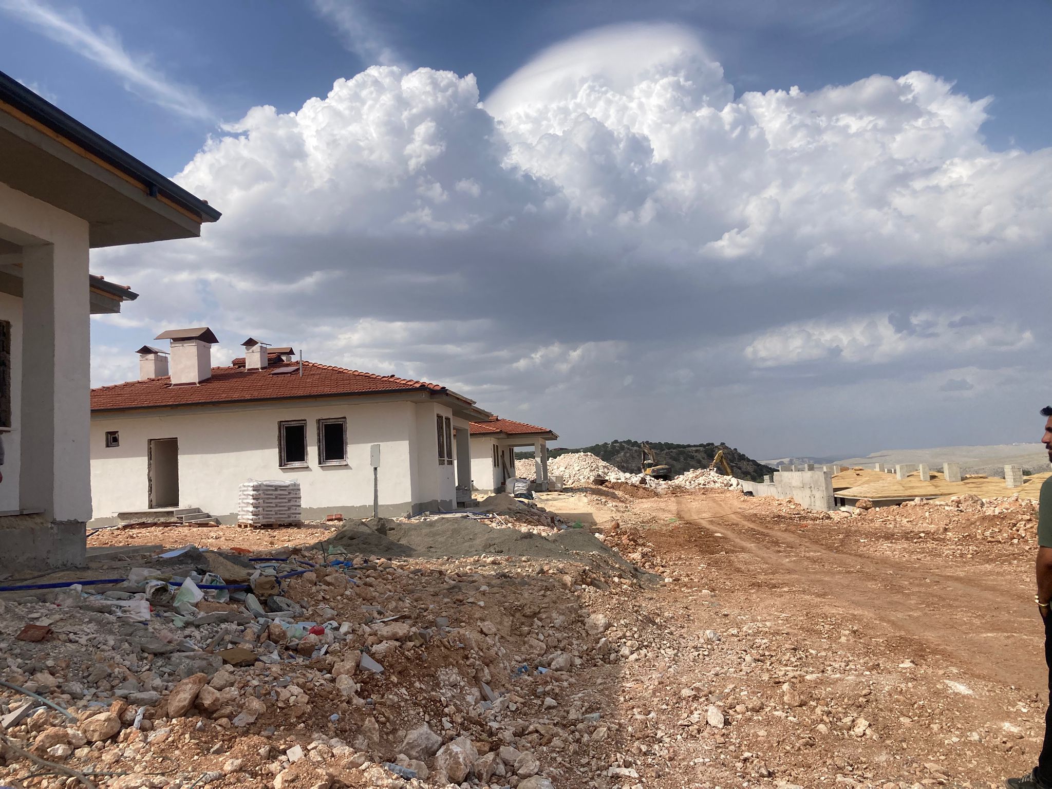 Yavuzeli ilçesinde yapılan betonarme ve çelik deprem konutlarına İl müdürümüz ve teknik heyet tarafından saha denetimleri yapılmıştır