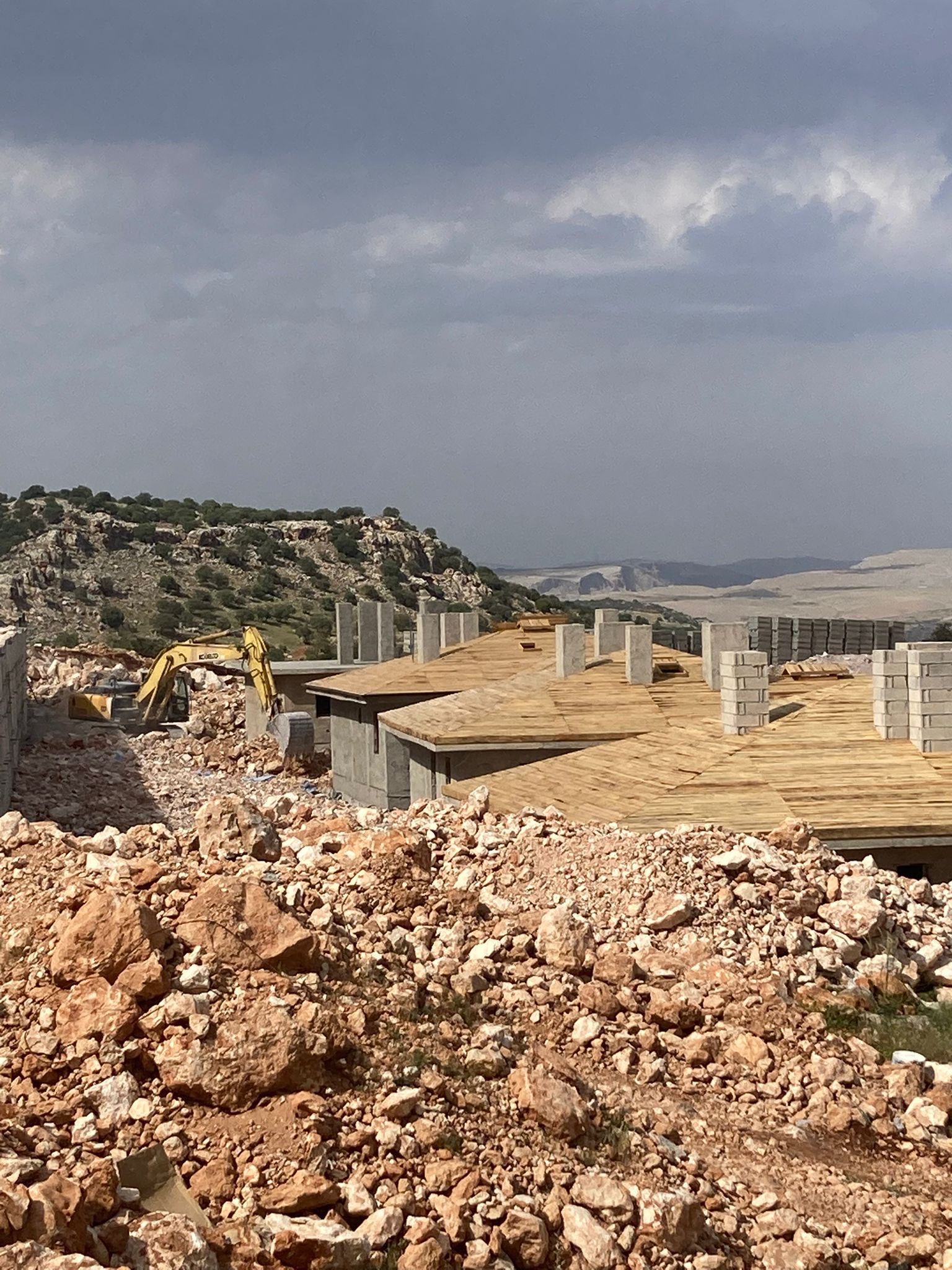 Yavuzeli ilçesinde yapılan betonarme ve çelik deprem konutlarına İl müdürümüz ve teknik heyet tarafından saha denetimleri yapılmıştır