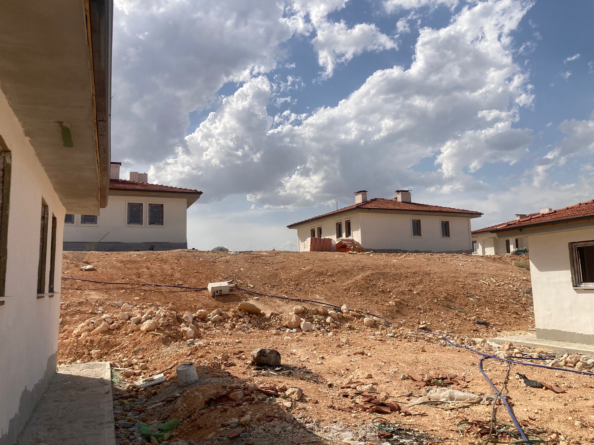 Yavuzeli ilçesinde yapılan betonarme ve çelik deprem konutlarına İl müdürümüz ve teknik heyet tarafından saha denetimleri yapılmıştır