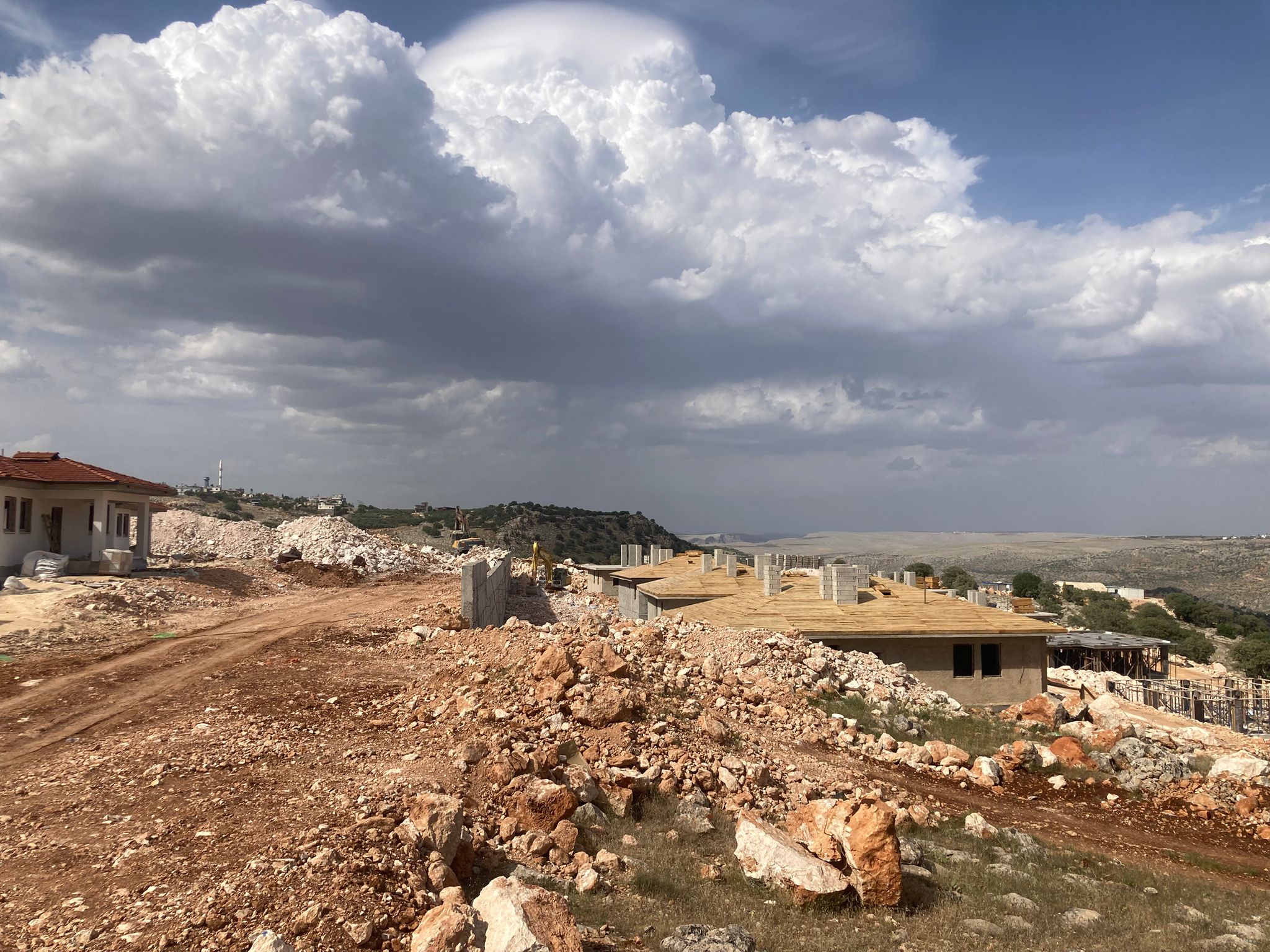 Yavuzeli ilçesinde yapılan betonarme ve çelik deprem konutlarına İl müdürümüz ve teknik heyet tarafından saha denetimleri yapılmıştır